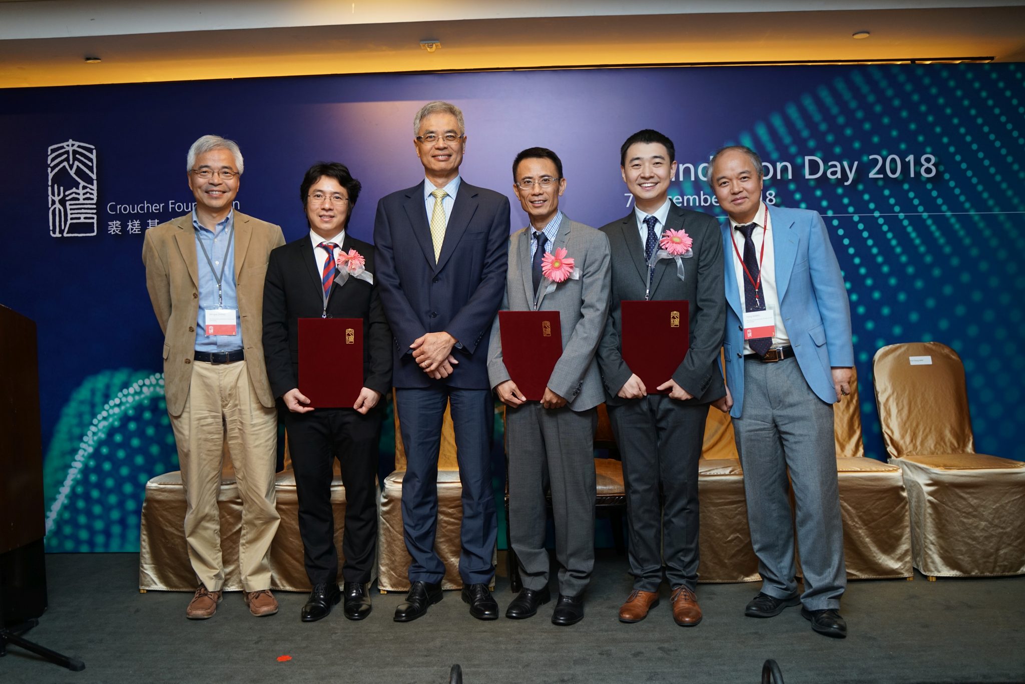 A group photo of HKUST members at the ceremony. (From left) Prof. ZHANG Mingjie, winner of Croucher Senior Research Fellowship last year; Dr. NGUYEN Tuan Anh, winner of Croucher Innovation Award 2018; Prof. Wei SHYY, HKUST President; Prof. WEN Zilong, winner of Croucher Senior Research Fellowship 2019; Dr. PAN Ding, winner of Croucher Innovation Award 2018 and Prof. WANG Yang, Dean of Science.