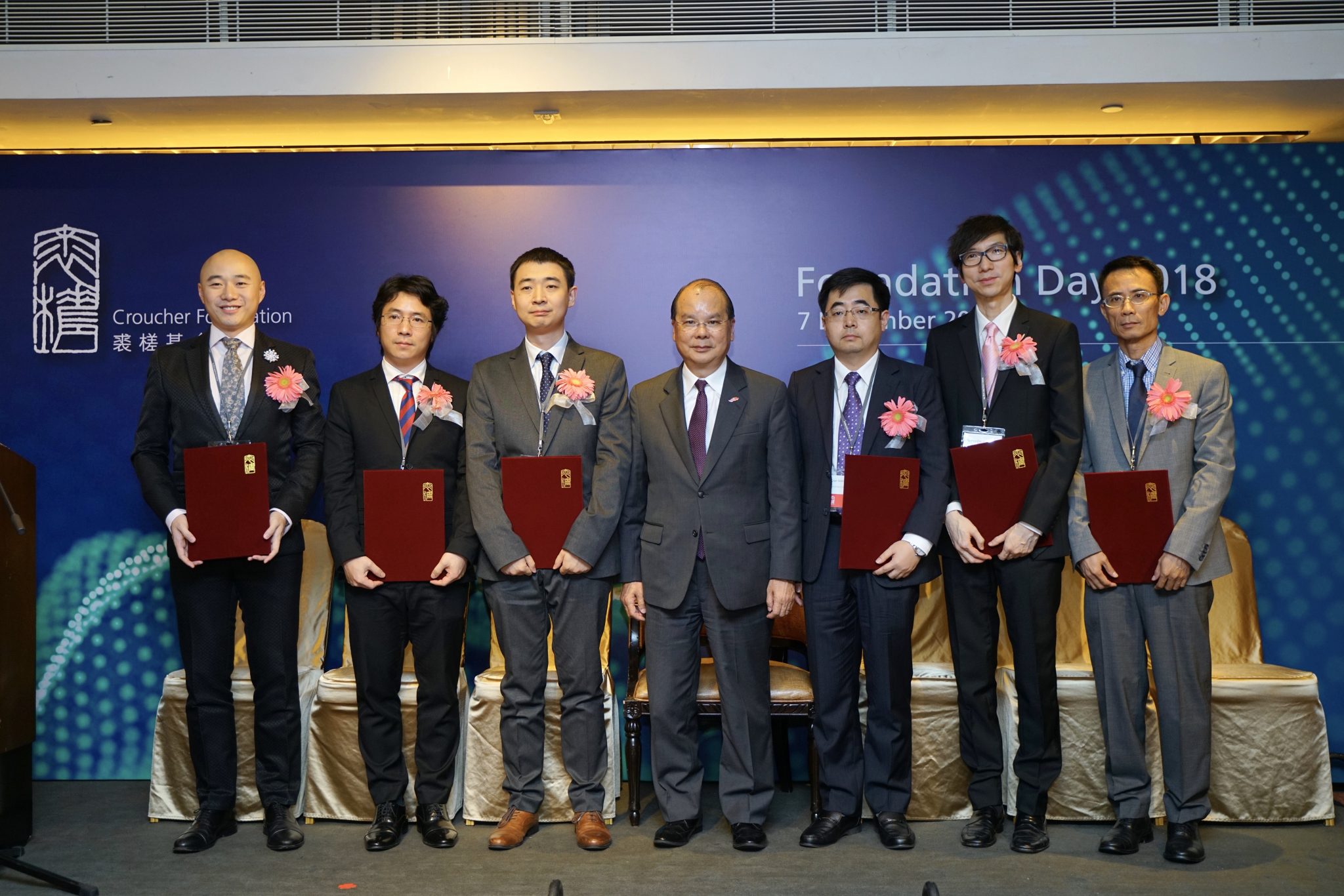 Mr. Matthew CHEUNG Kin-chung (middle), Chief Secretary of the HKSAR Government, presents research awards by Croucher Foundation to the winners this year: (from Left) Dr. Tjonnie LI Guang Feng, Dr. NGUYEN Tuan Anh, Dr. PAN Ding, Prof. MIAO Qian, Prof. Sydney TANG Chi Wai, Prof. WEN Zilong.