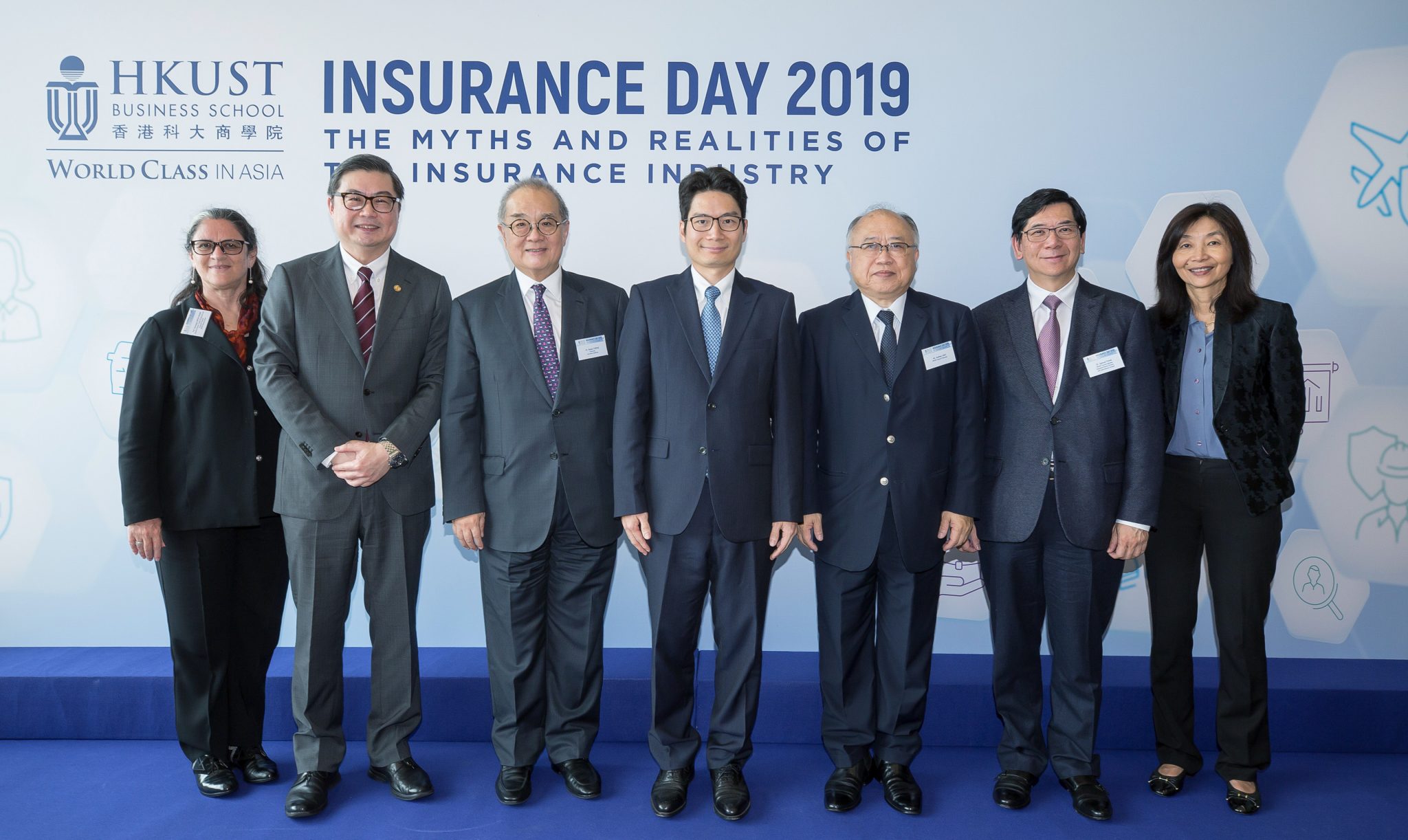 The guests of honors Mr. Joseph CHAN Ho-Lim and Dr. Moses CHENG, Chairman of the Insurance Authority (fourth and third left), with representatives of HKUST: Mr. Andrew LIAO Cheung-Sing, Council Chairman (third right); Dr. Samuel YUNG, Council Member (second right); Prof. Sabrina LIN, Vice-President for Institutional Advancement (first right); Prof. TAM Kar-Yan, Dean of HKUST Business School (second left); and Prof. Veronique LAFON-VINAIS, Executive Director, Career Development & Corporate Outreach of HKUST 