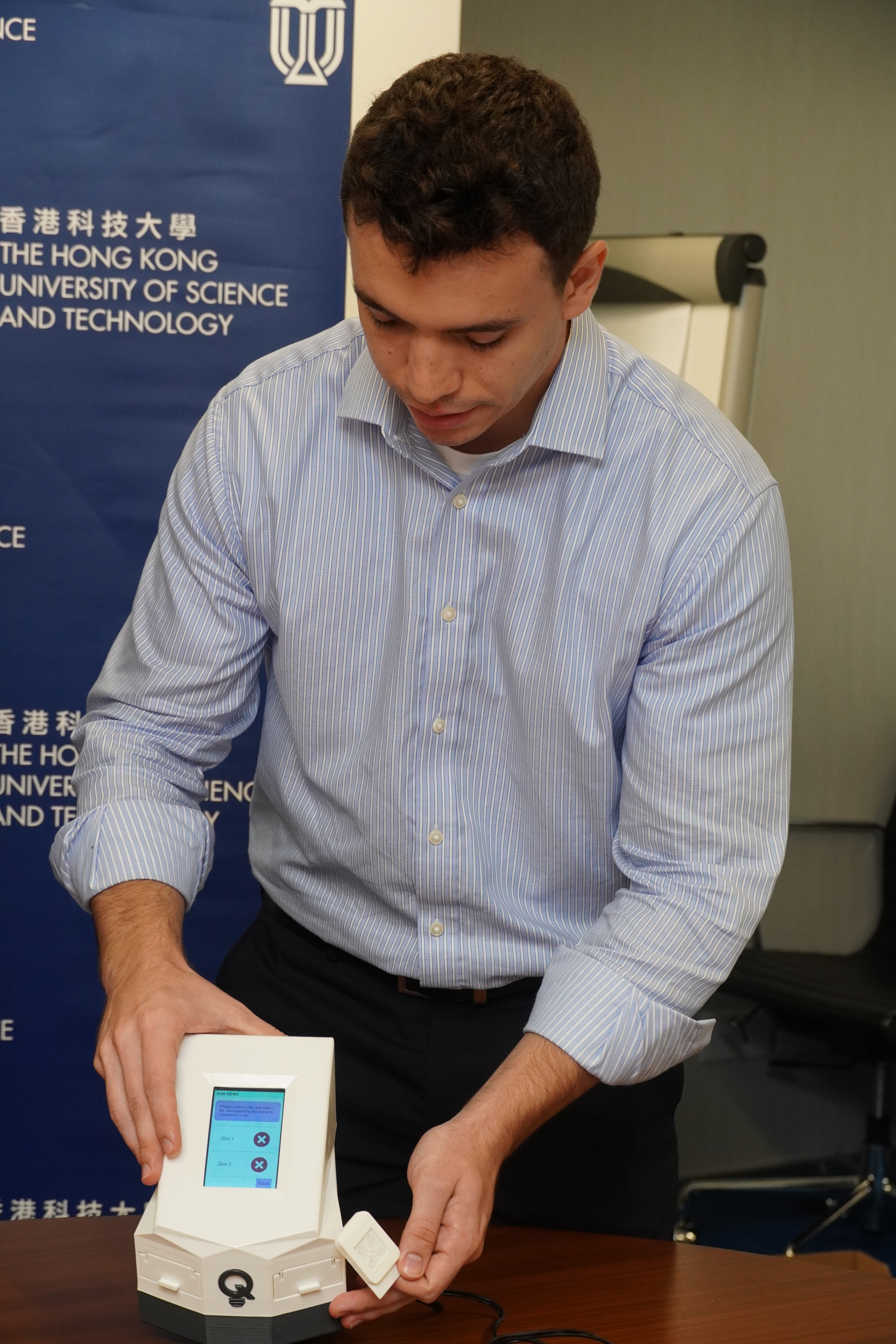 A new method developed by Quommni Technologies L.L.C can detect up to 100 infectious disease pathogens in a nasal swab, saliva or blood sample within 30 minutes