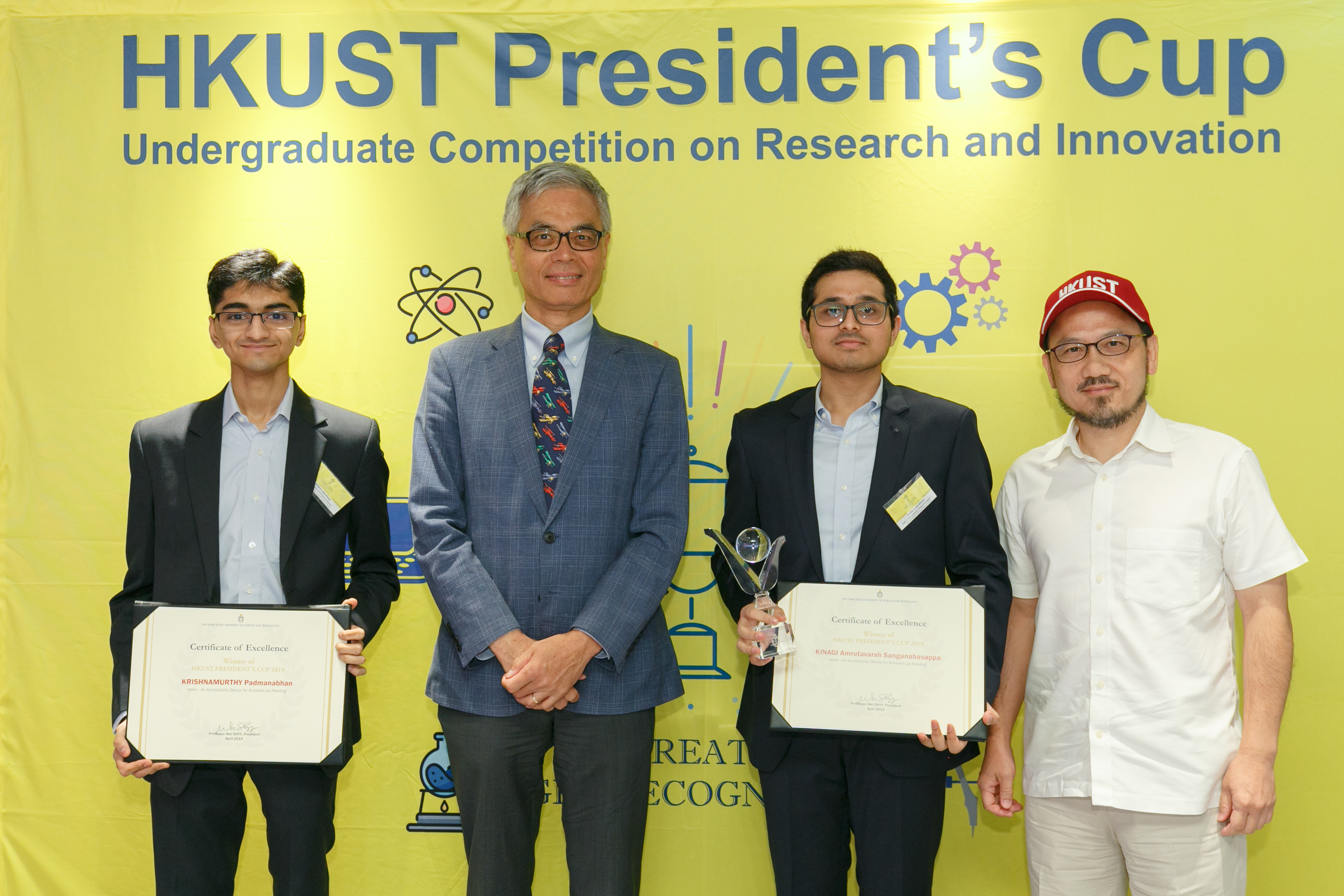 Paddy (L) and Amrut (2nd from R) won the top prize in the 2019 HKUST President’s Cup.