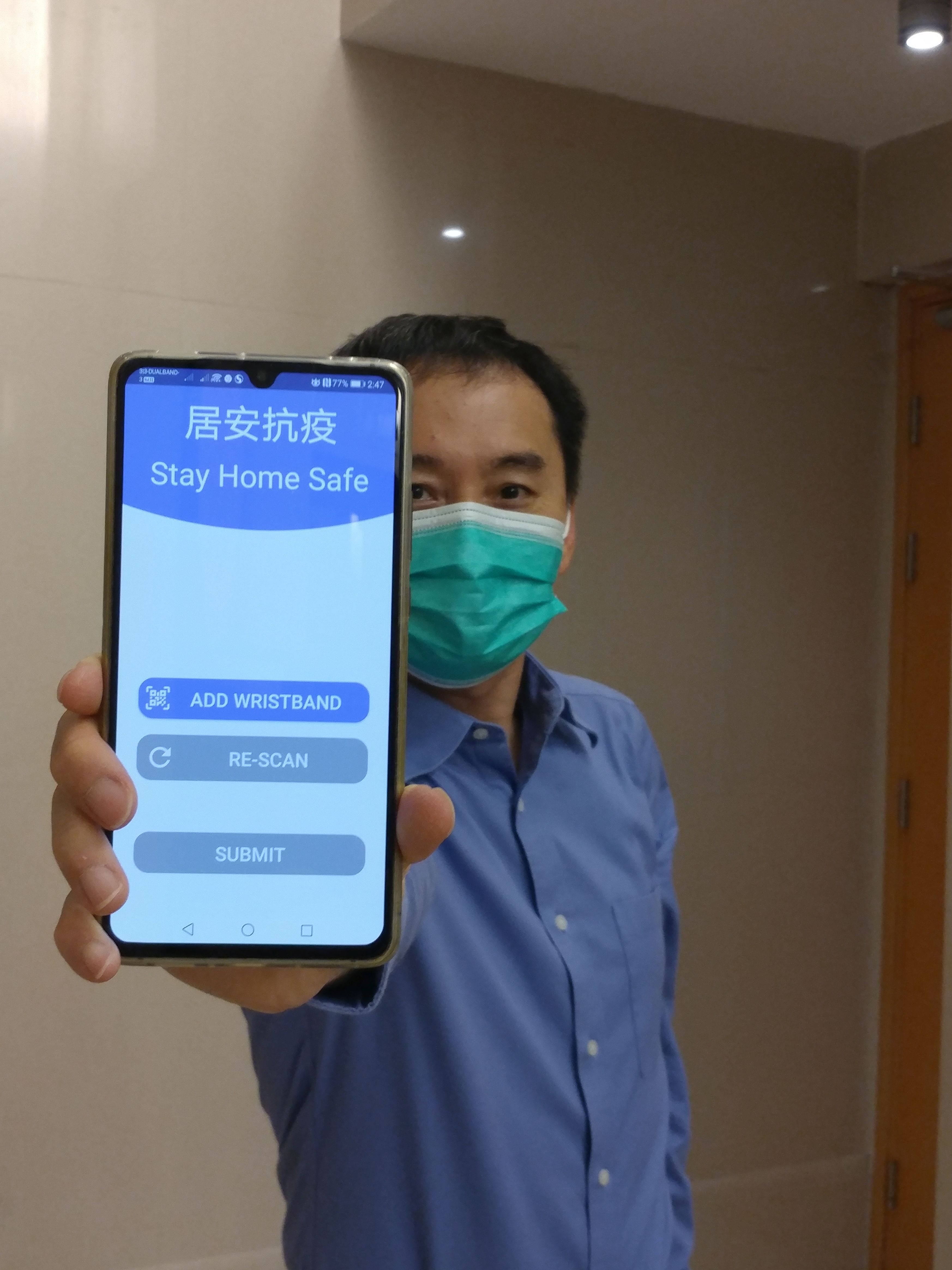 All people entering the city from abroad who have to undergo quarantine will download the mobile app StayHomeSafe from March 14, 2020.