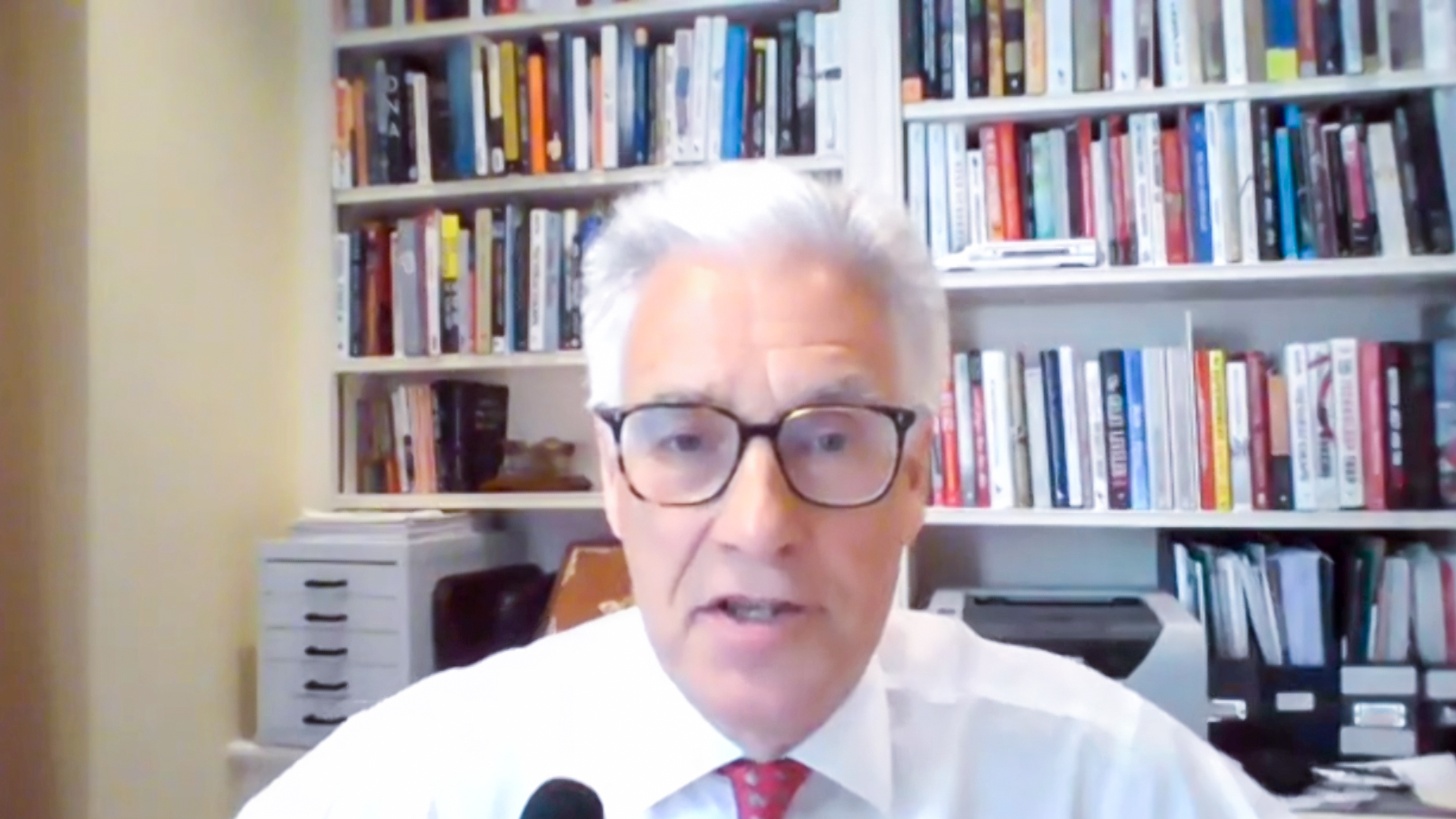 Chairman of the UK Energy Transitions Commission Lord Adair TURNER anticipates that cutting global carbon emissions to net zero by 2050 will give us a 50-50 chance to limit global temperature rise to 1.5℃, and a 90% chance to 2℃. He is confident that China can achieve zero carbon emissions by 2060 or even earlier by 2050 given its technological capability, huge potential renewable resources, and transition into in green technology investment.