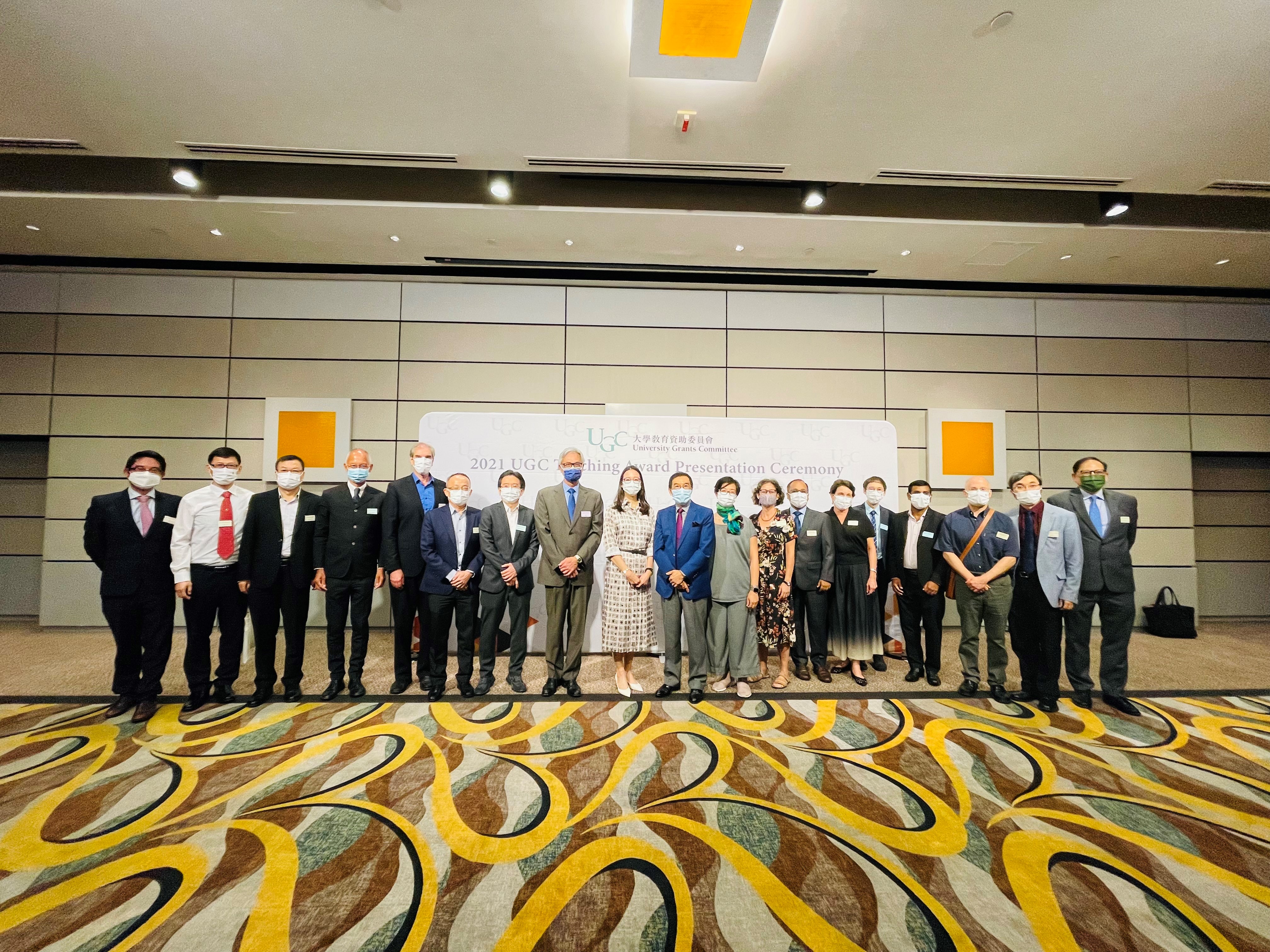 HKUST President Prof. Wei SHYY (eighth left), UGC representatives and other HKUST members including past winners of the award Prof. Tim WOO (second right) and Prof. Jason CHAN (fifth right) congratulate Prof. Rhea LIEM (ninth left) on winning.