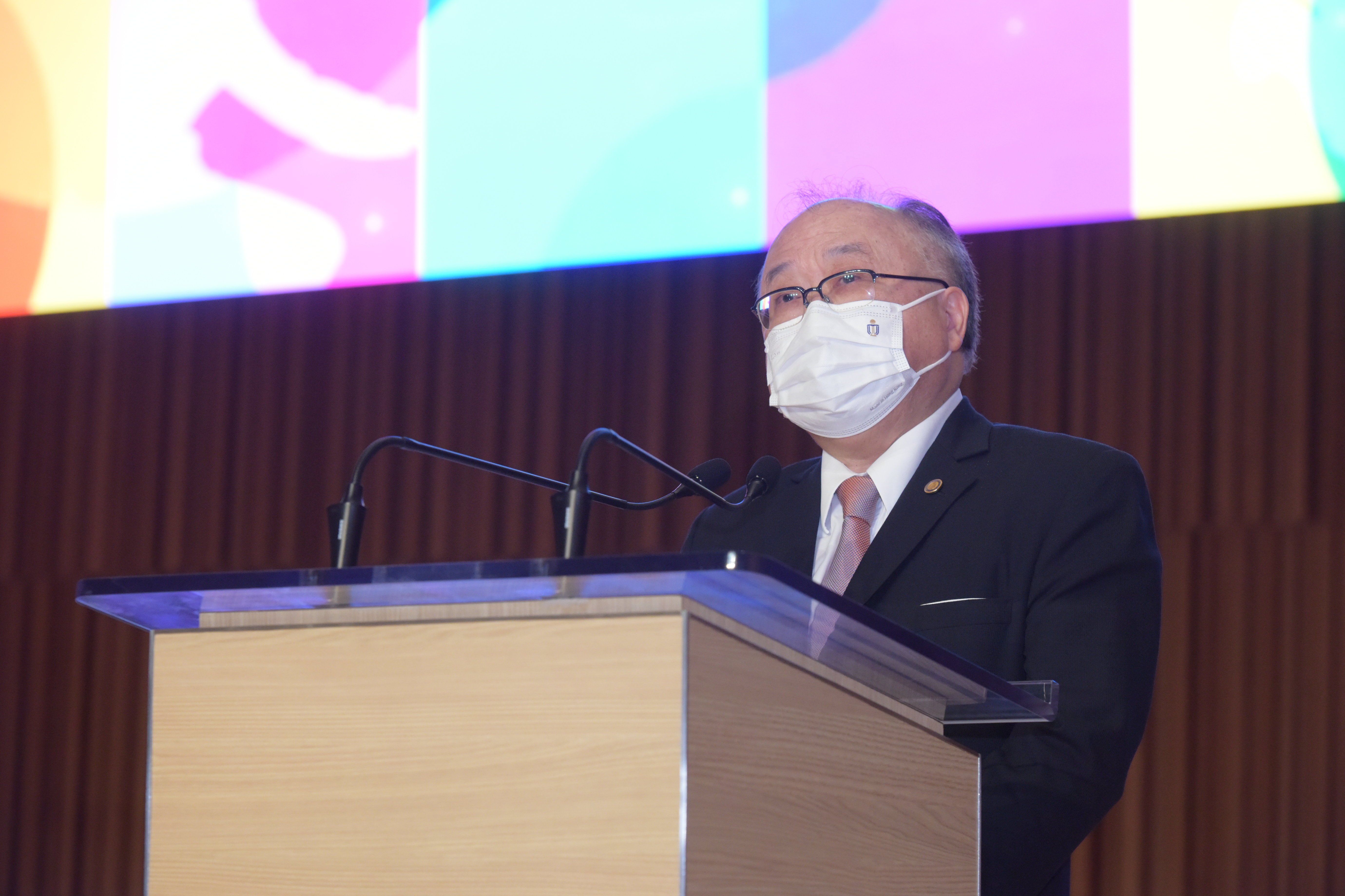 Mr. Andrew Liao delivers speech at the ceremony