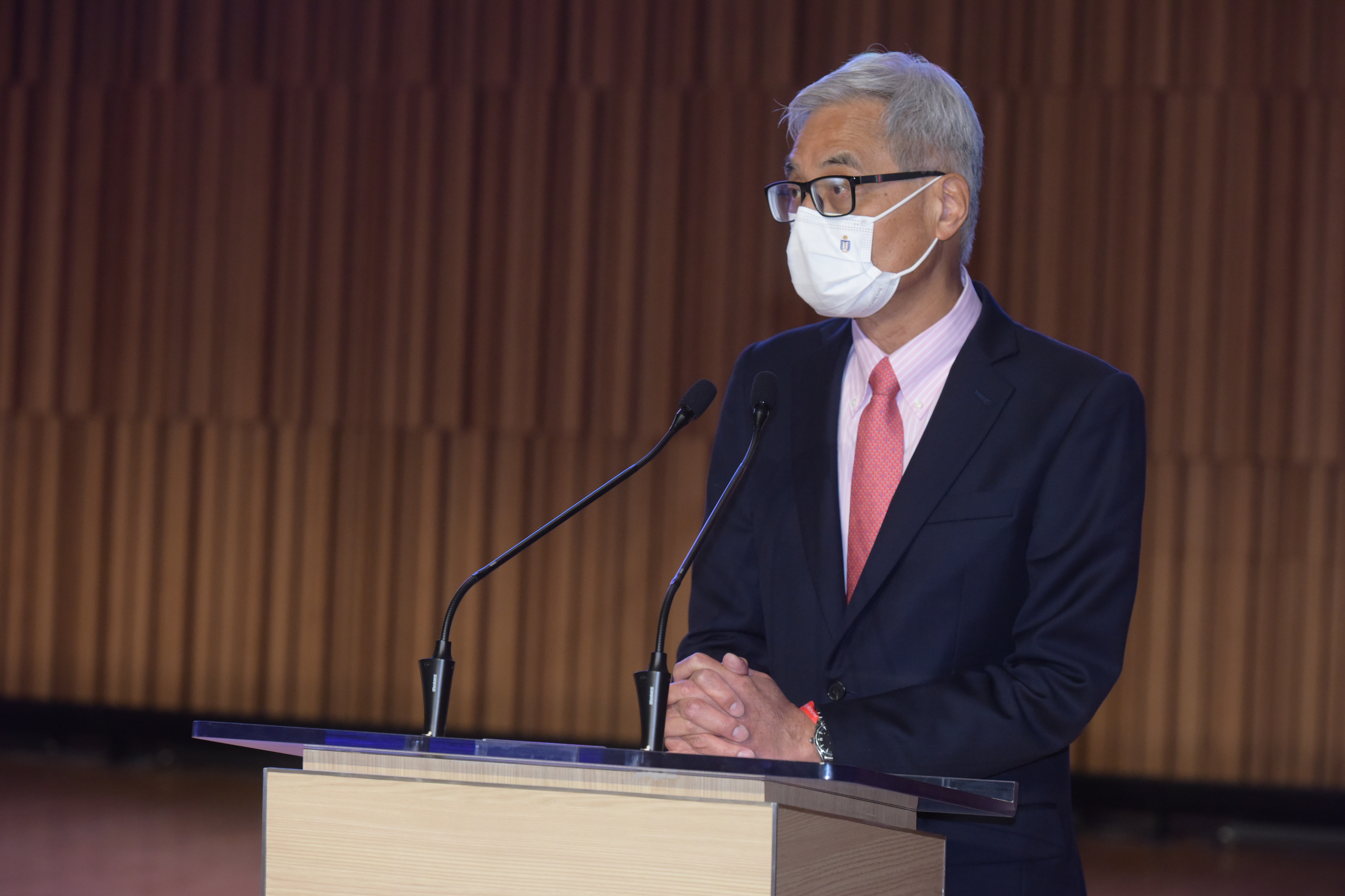 Prof. Wei Shyy delivers speech at the ceremony