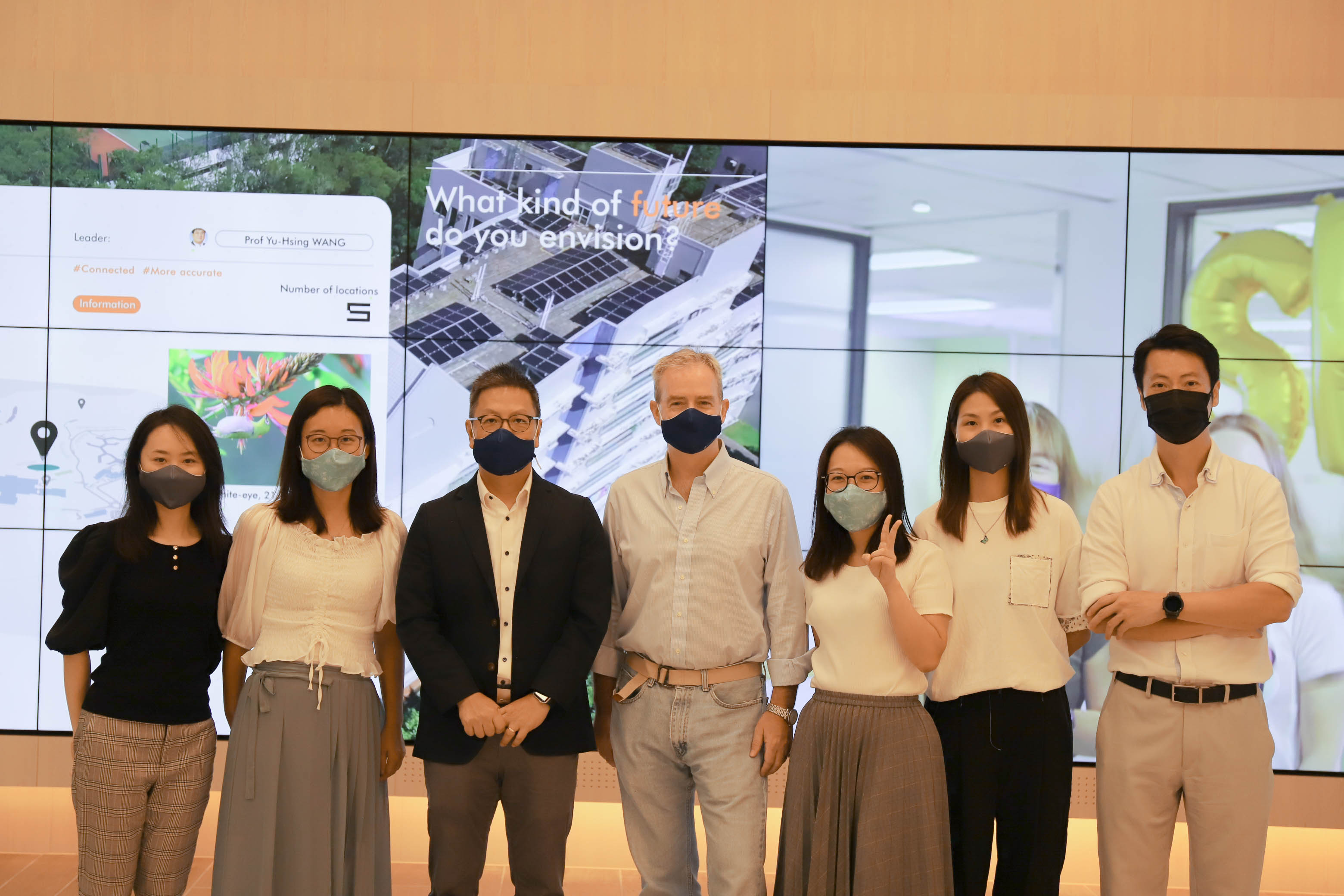 Mr. Davis BOOKHART, Director of the Sustainability/Net-Zero Office (fourth left), Prof. LO Hong-Kam, Director of GREAT Smart Cities Institute (third left) and their team