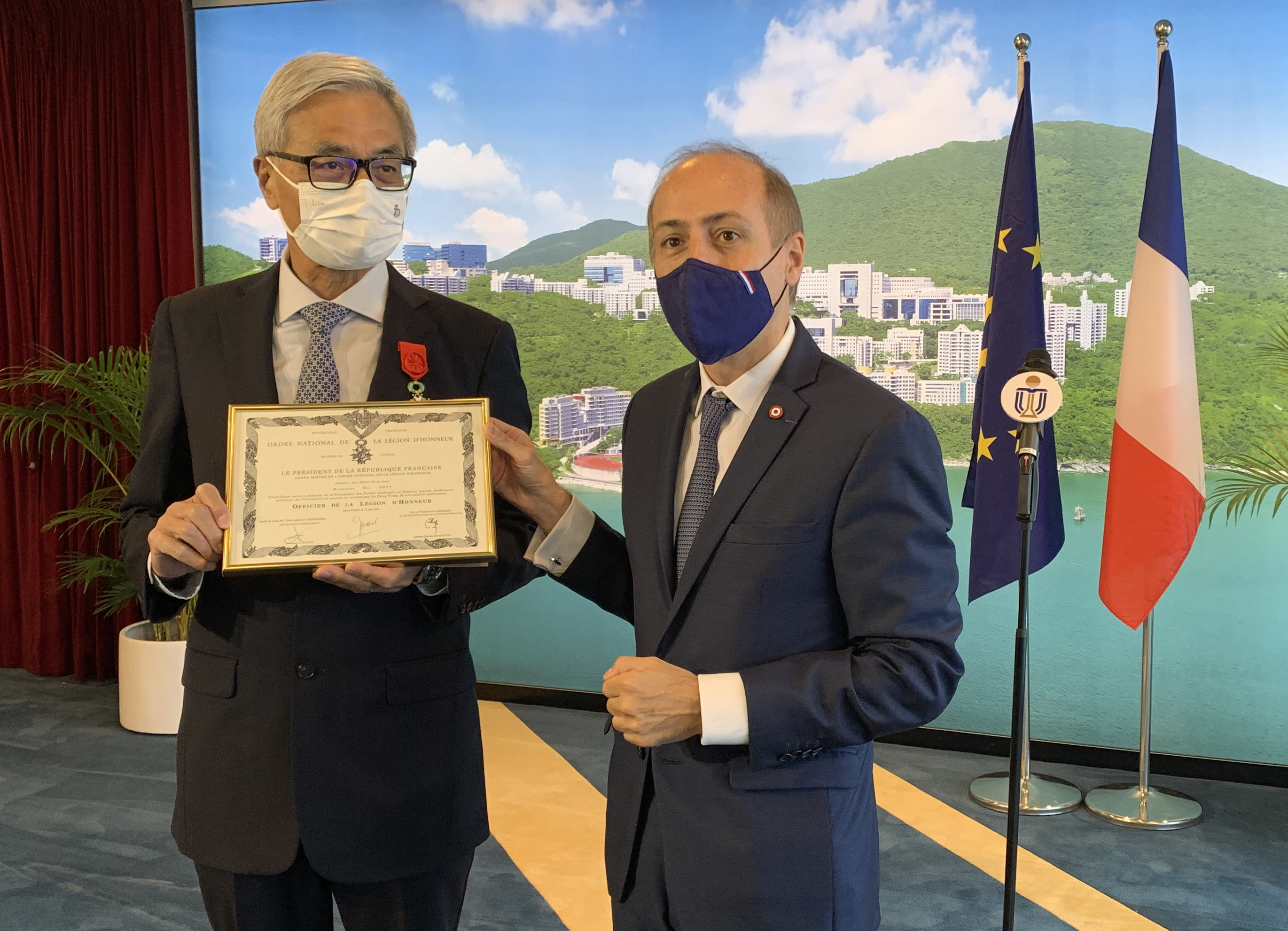 HKUST President Prof. Wei SHYY was bestowed with the distinction of Officer in the National Order of the Legion of Honour by Mr. Alexandre GIORGINI, Consul General of France in Hong Kong and Macau on behalf of the President of the French Republic. 