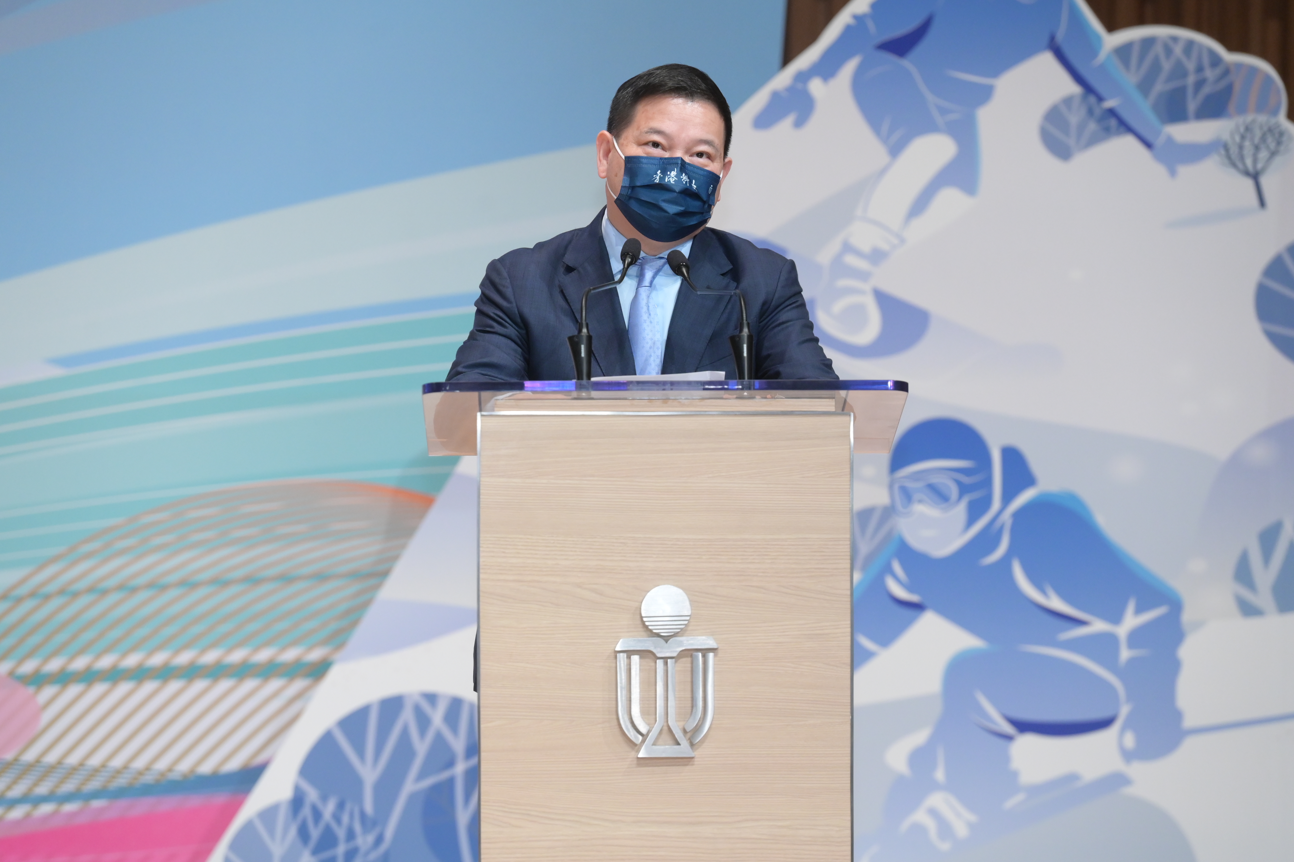 Mr. ZHANG Guoyi, Deputy Director of Department of Publicity, Culture and Sports Affairs of the Liaison Office of the Central People’s Government in the HKSAR delivers speech at the session