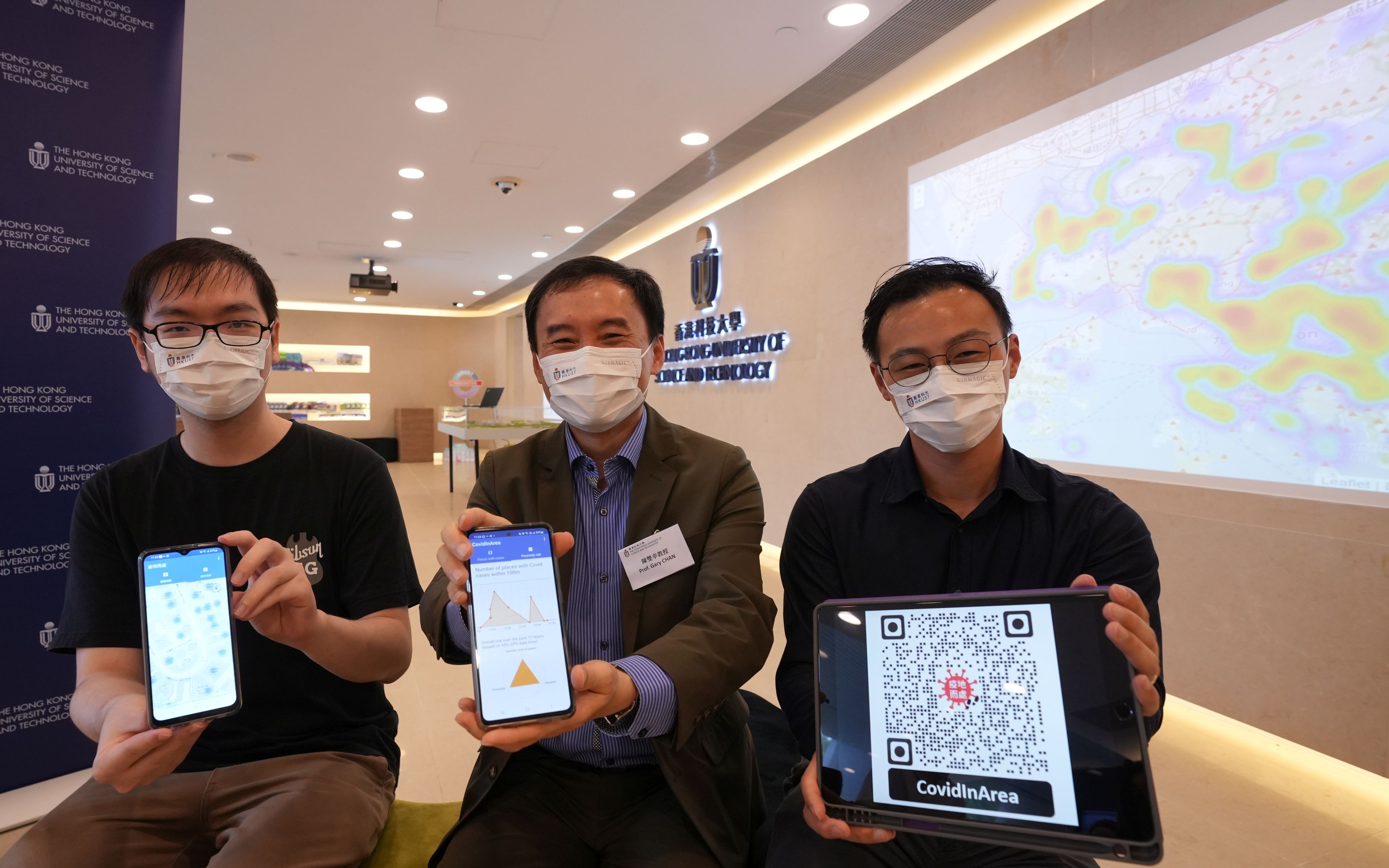 Prof. Gary CHAN from the Department of Computer Science and Engineering (center) and his research team 