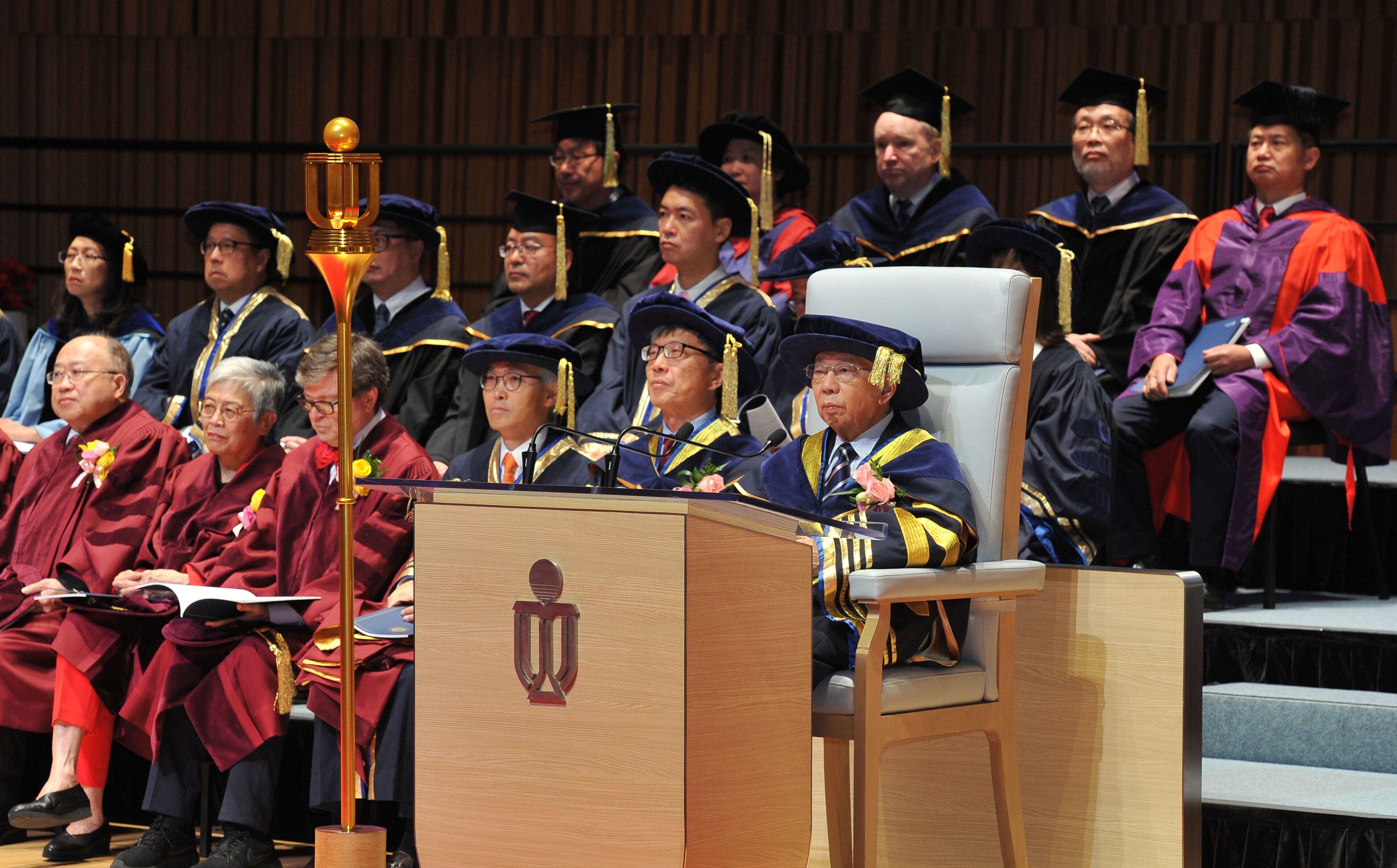 HKUST Pro-Chancellor Dr. John CHAN Cho-Chak (front row, first right) presides the Ceremony and confers Honorary Doctorates upon six prominent academics and community leaders. 