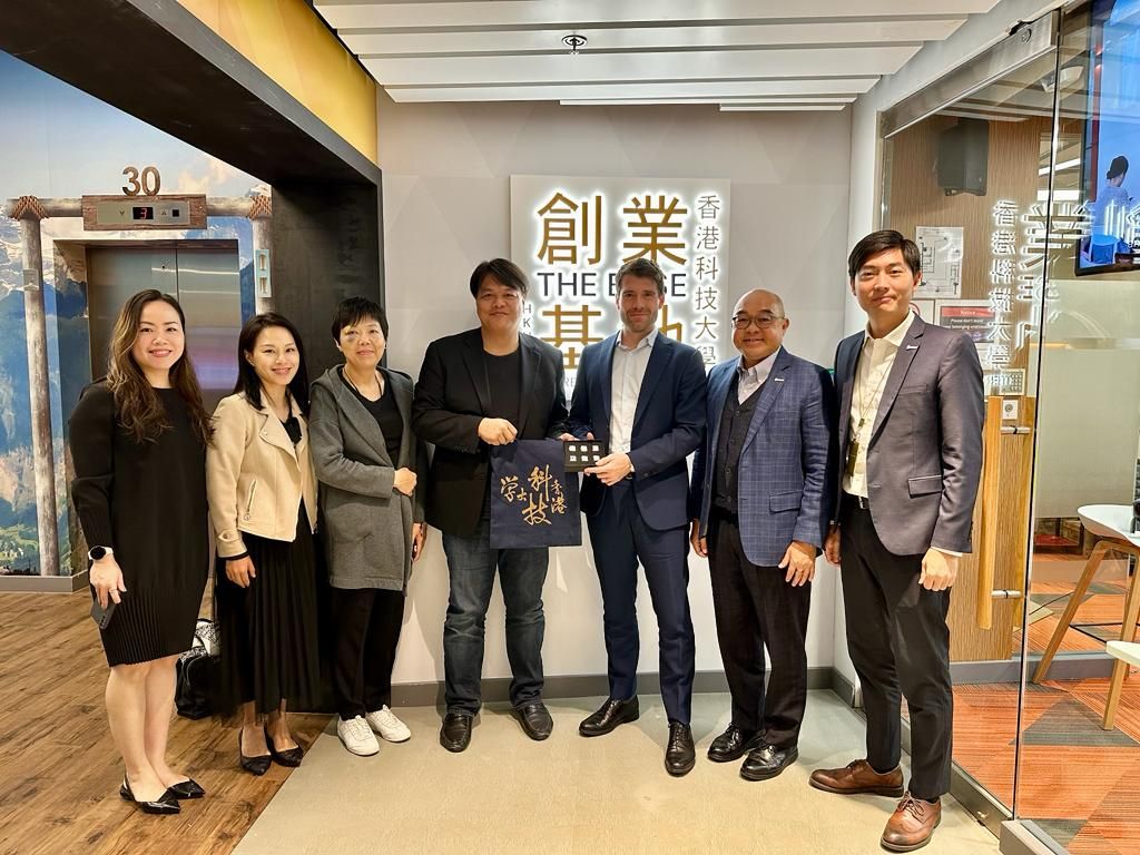 何辉博士参观科大创业中心 。