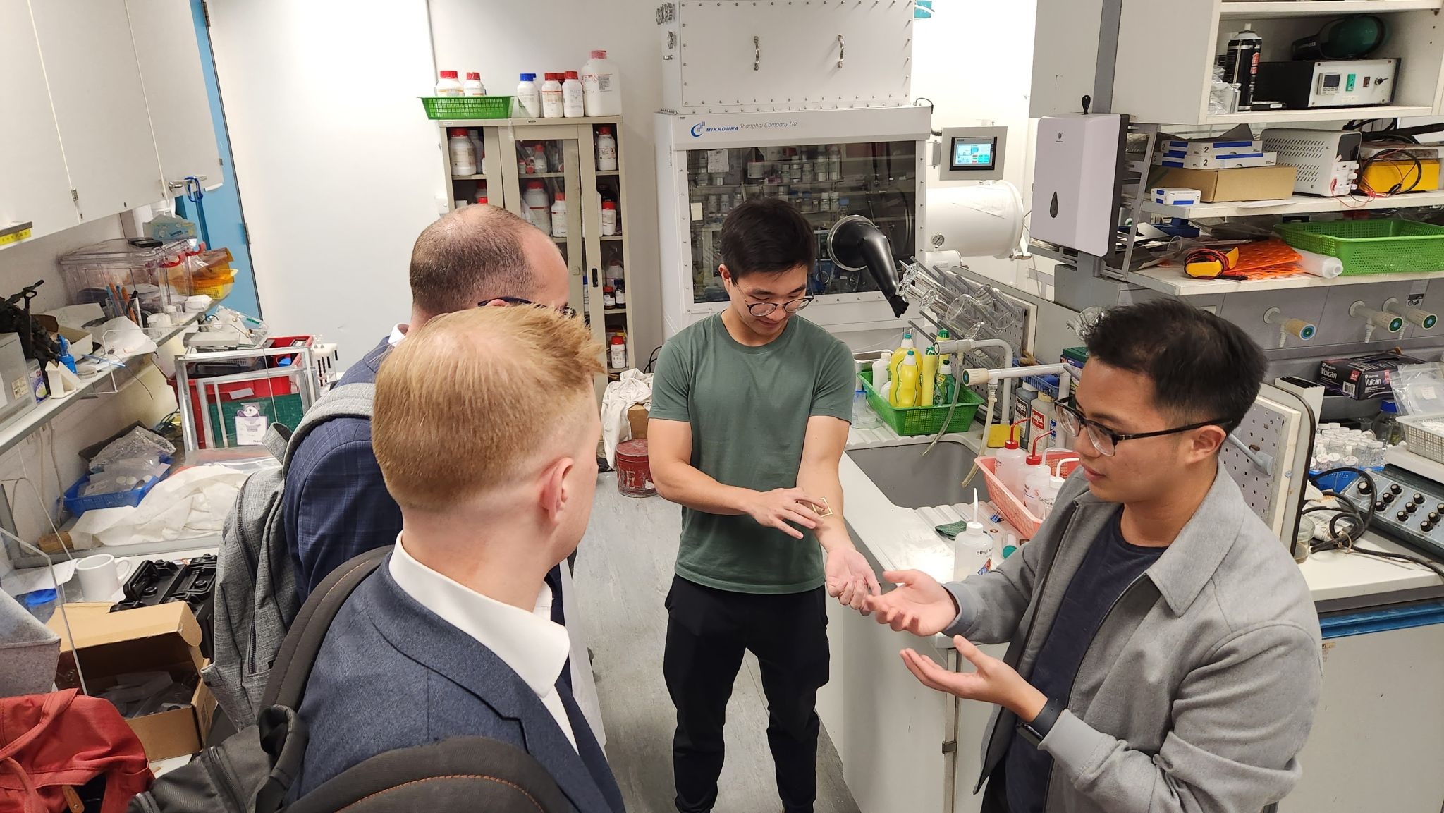 曼彻斯特大学和曼彻斯特英中协会代表参观点动Point Fit。