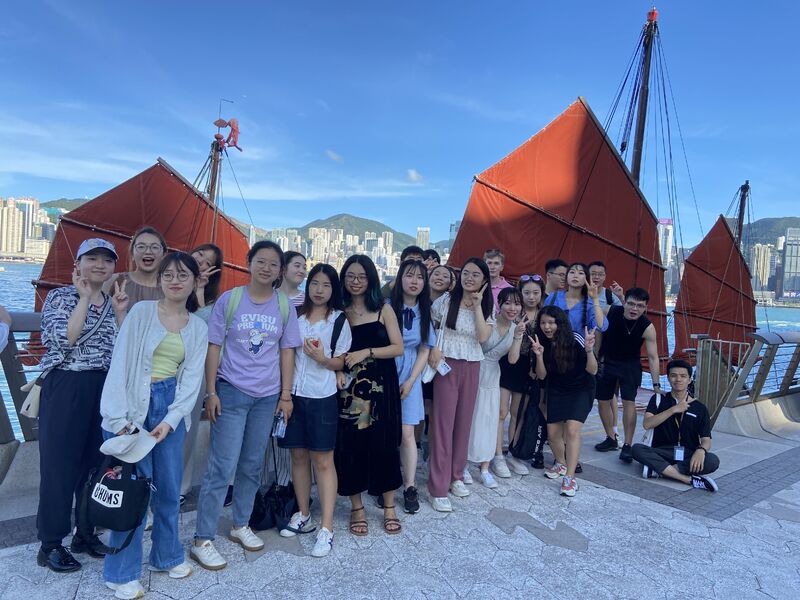 参加者体验了鸭灵号维港游。