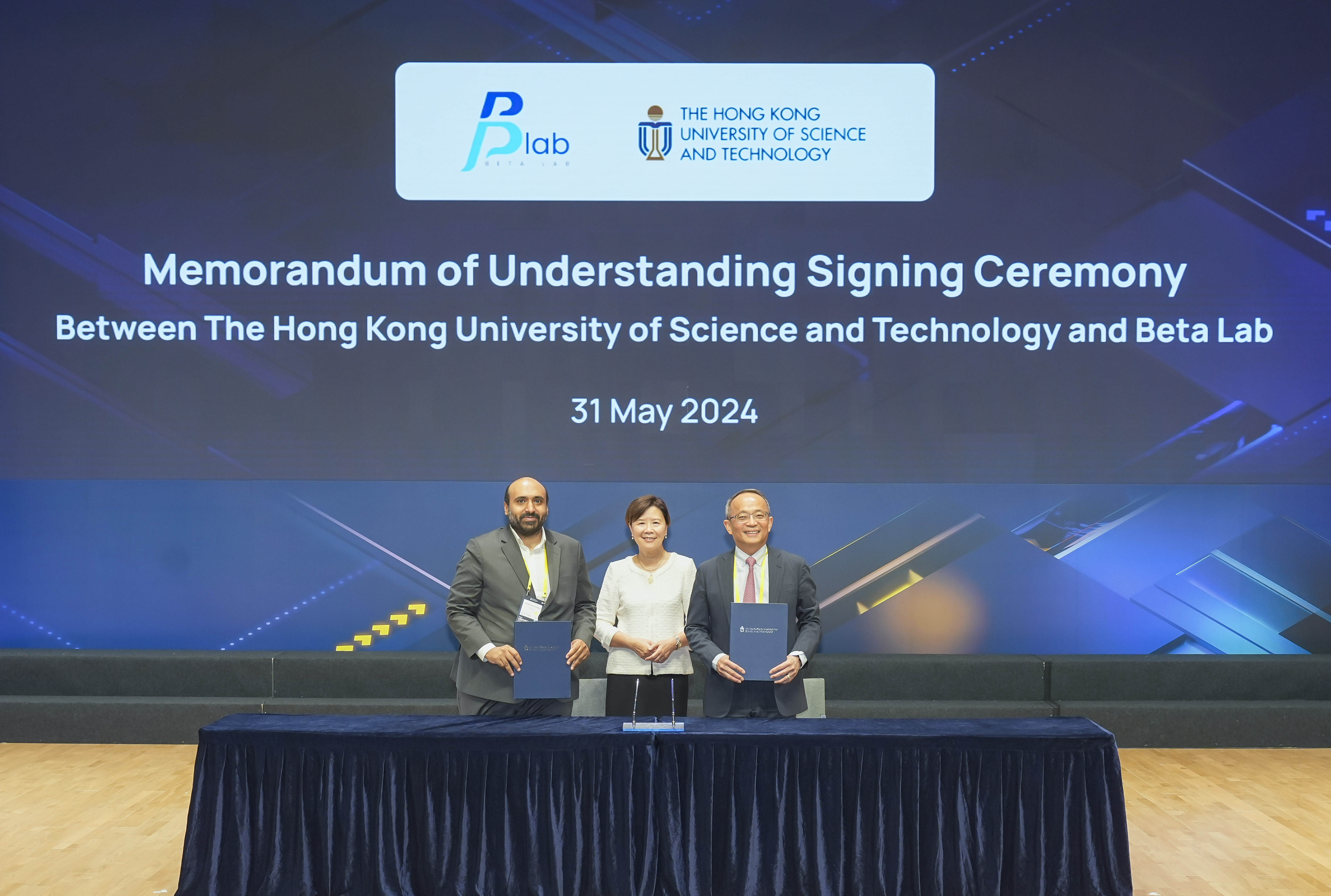 Under the witness of HKUST President Prof. Nancy IP (middle), Beta Lab Project Manager Dr. Abdulrahman Alolayan (left) and HKUST Vice-President for Research and Development Prof. Tim CHENG (right) sign the MoU. 