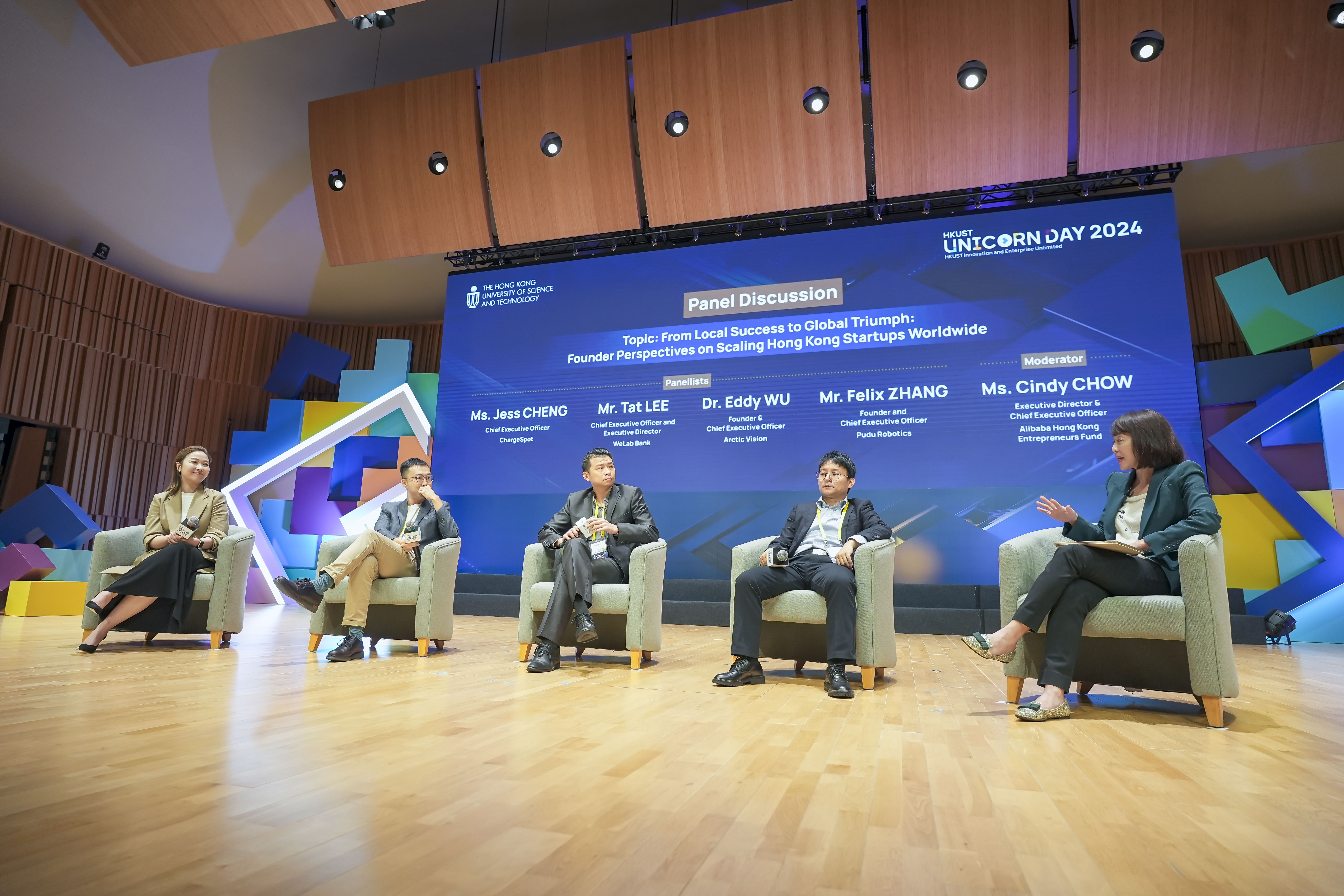 (From left) HKUST alumni and members Ms. Jess CHENG, CEO of ChargeSpot HK; Mr. Tat LEE, CEO and Executive Director of WeLab Bank; Dr. Eddy WU, Founder and CEO of Arctic Vision; Mr. Felix ZHANG, Founding CEO of Pudu Robotics; Ms Cindy CHOW, Executive Director and CEO of Alibaba Hong Kong Entrepreneurs Fund, in a panel discussion. 