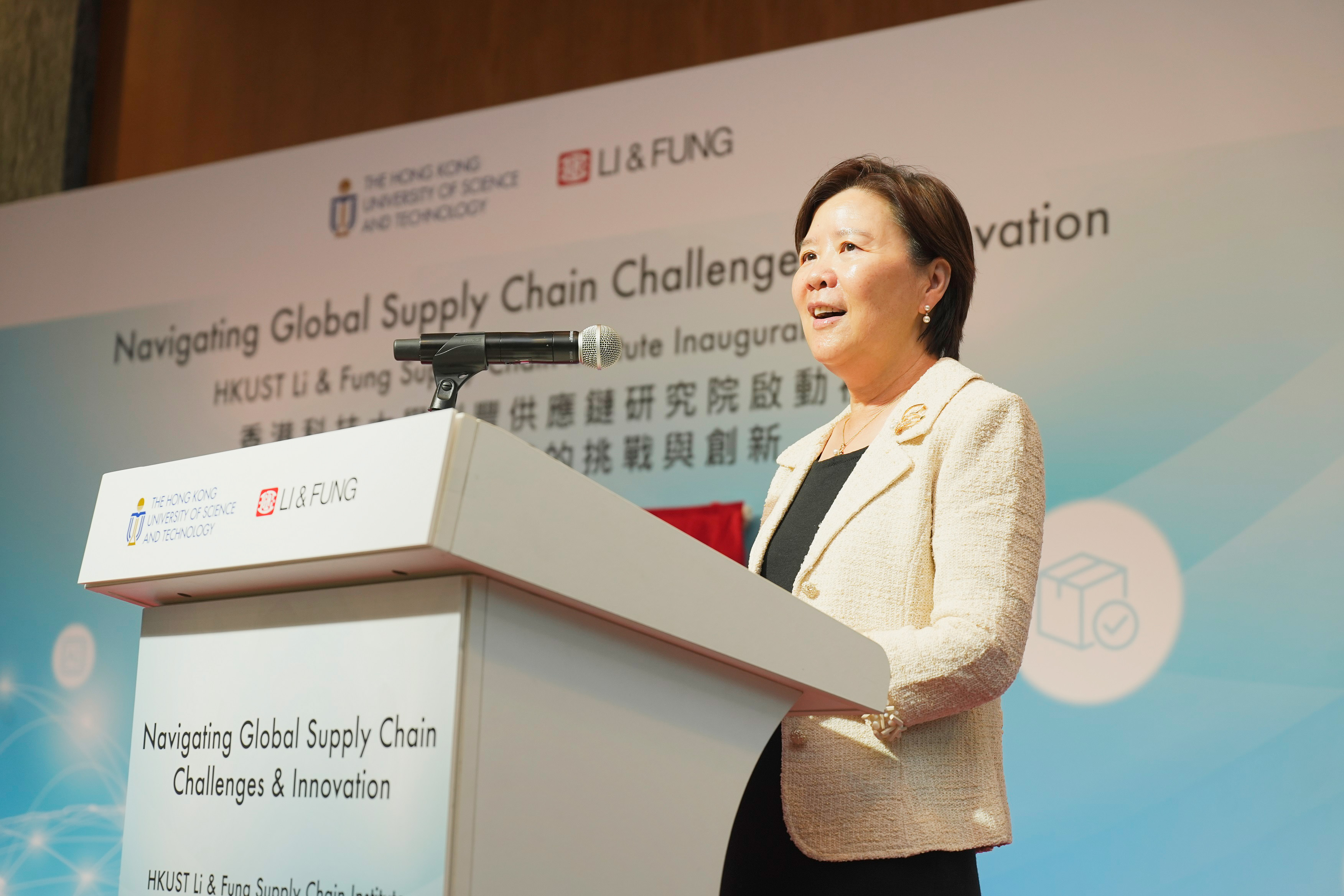 Prof. Nancy Ip speaks in the ceremony.