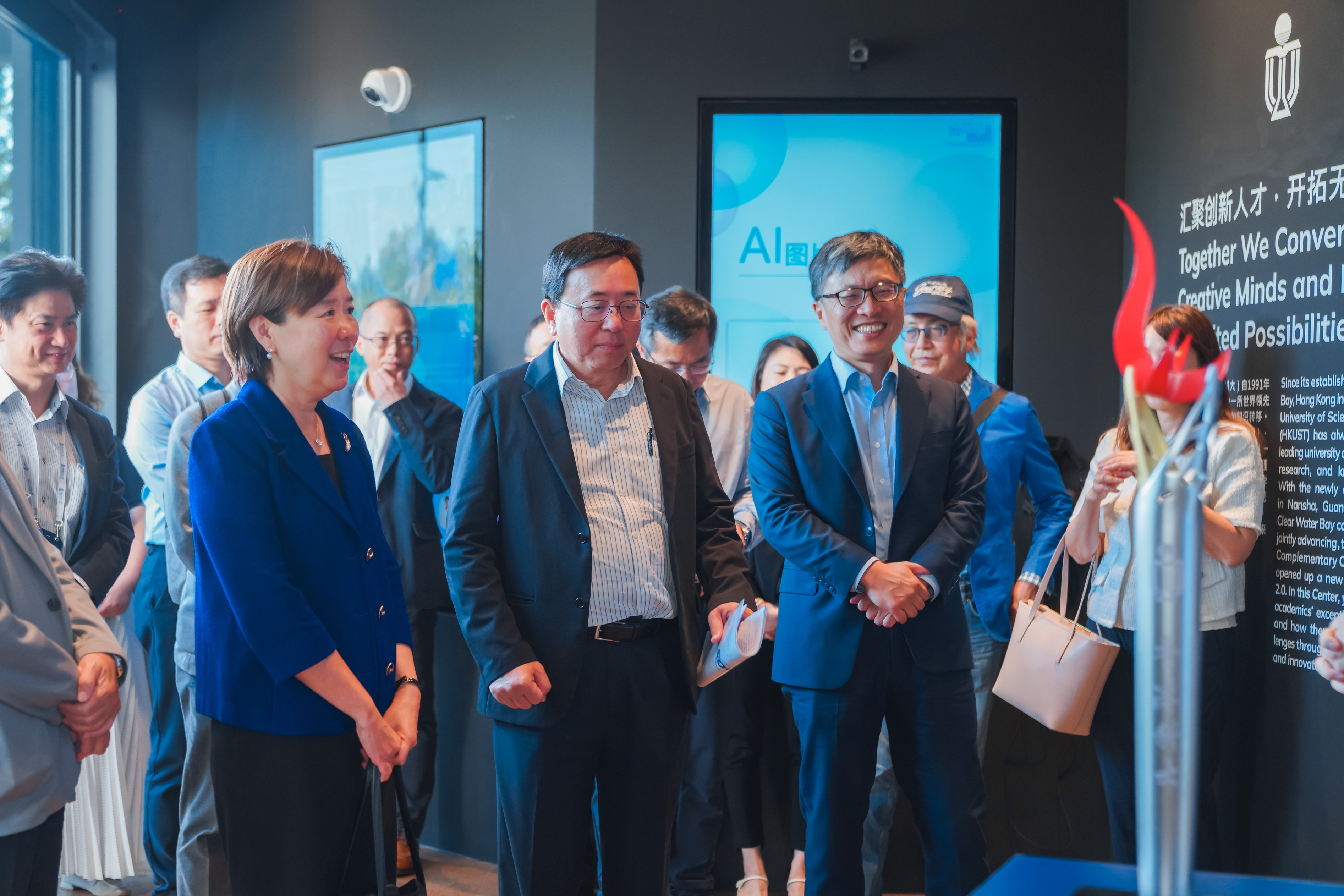 Since the opening of HKUST (GZ), there has been close collaboration and exchanges between senior management of both campuses. HKUST Council Chairman Prof. Harry SHUM (front row right), HKUST President and HKUST(GZ) Governing Board Chairperson Prof. Nancy IP (front row left), and HKUST (GZ) President Prof. Lionel NI (front row middle) attend the opening ceremony of the Visitor Information Center on the Guangzhou campus.