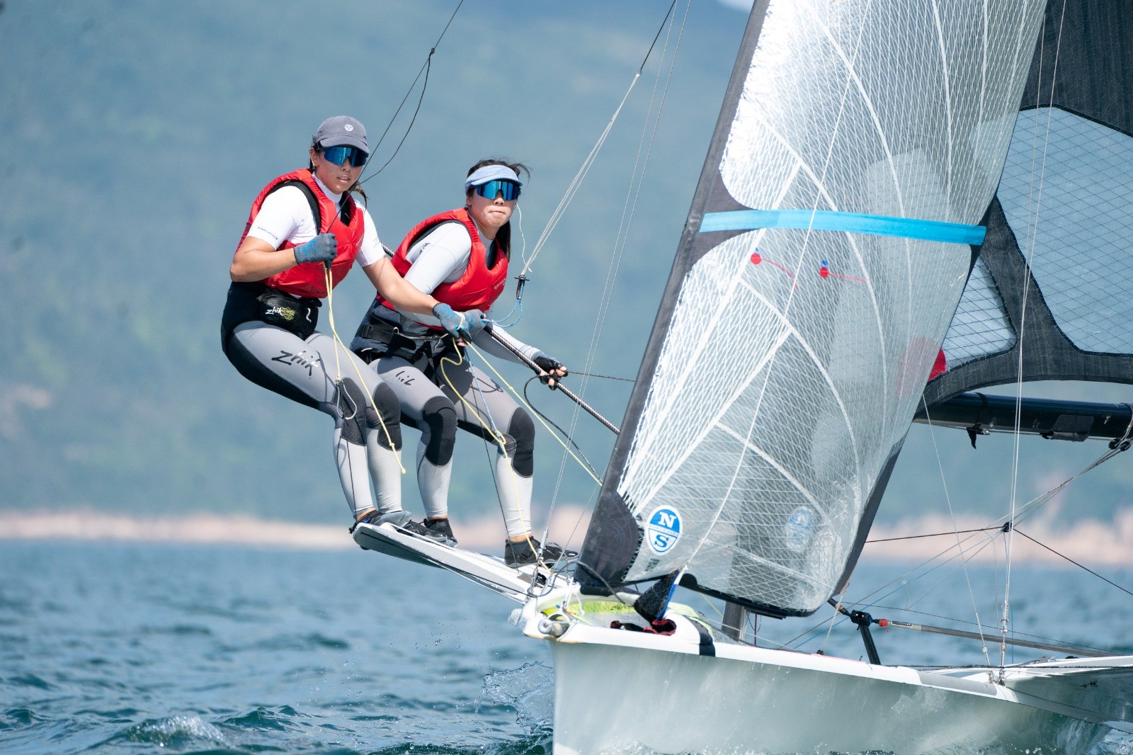 Through HKUST’s holistic education and personalized support, Maddalena Di SALVO (left), a student athlete in sailing, is confident about making strides in both the academic and sports realms.