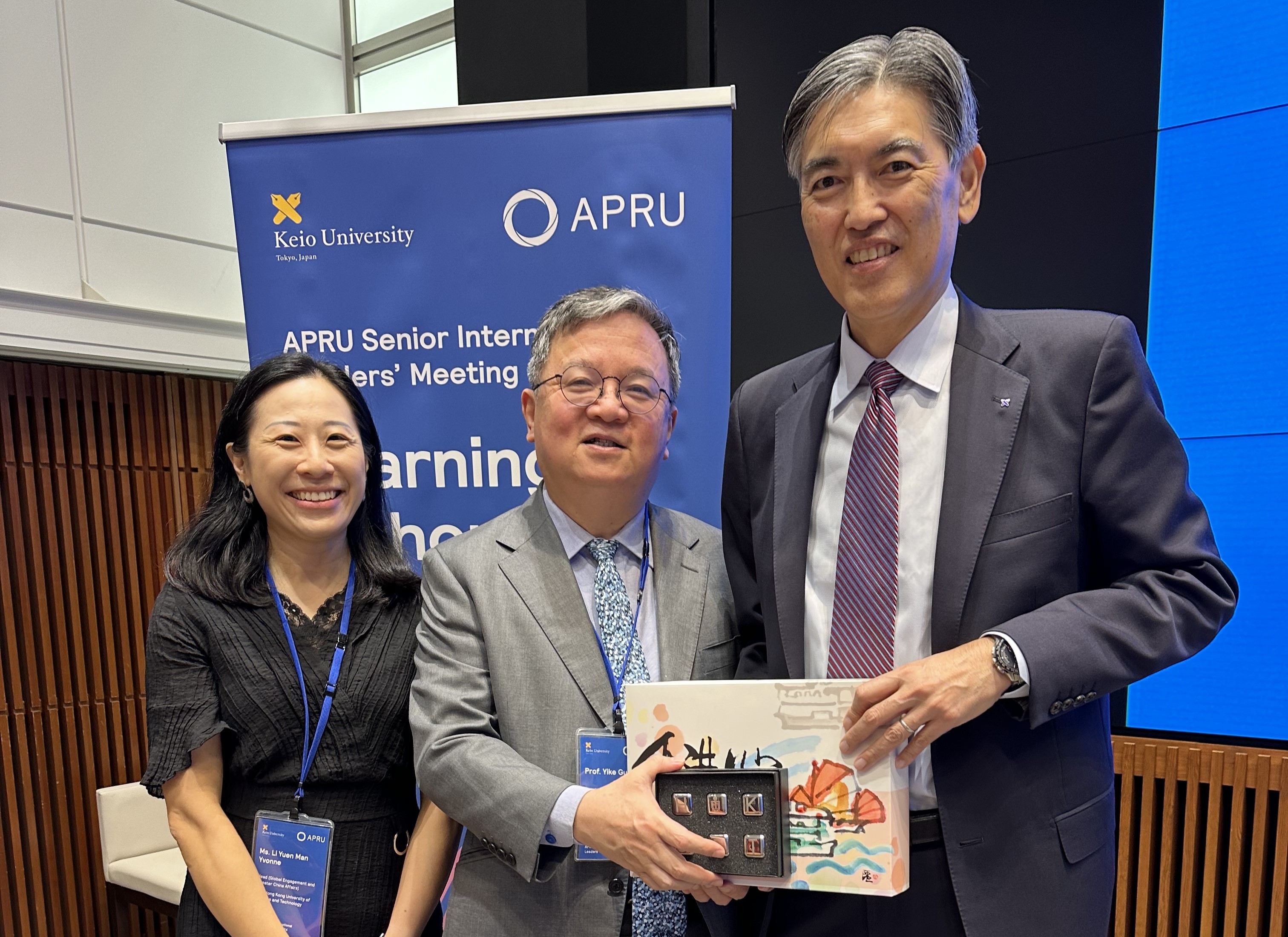 HKUST Provost Prof. GUO Yike (center) and Head of Global Engagement and Greater China Affairs Ms. Yvonne LI (left) meet with Keio University President Prof. Kohei Itoh to explore potential collaboration opportunities.