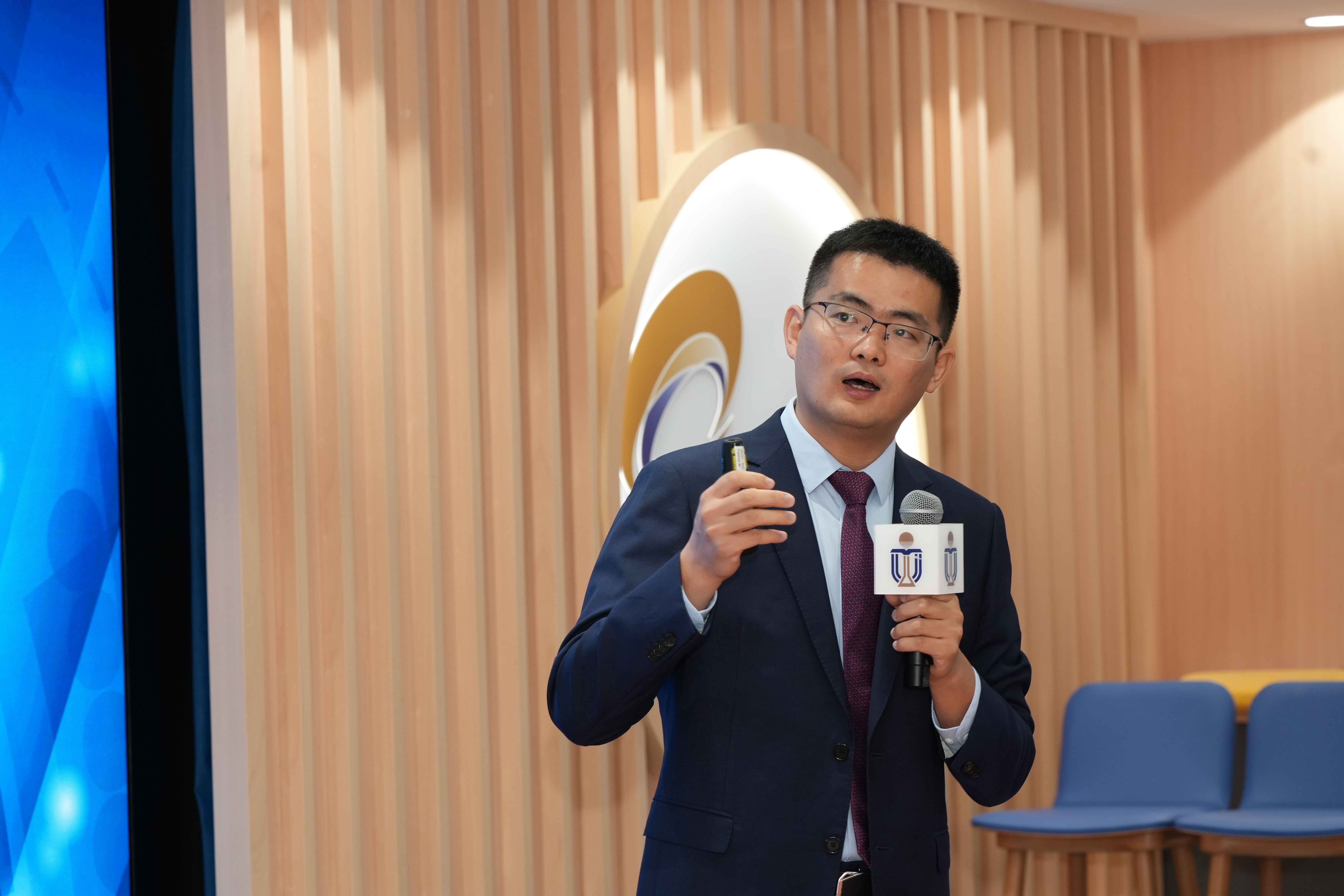 Prof. Chen Hao’s team has developed four AI-driven models, which can assist both general and specialist medical practitioners in diagnosing and prognosing up to 30 types of cancers and diseases. 