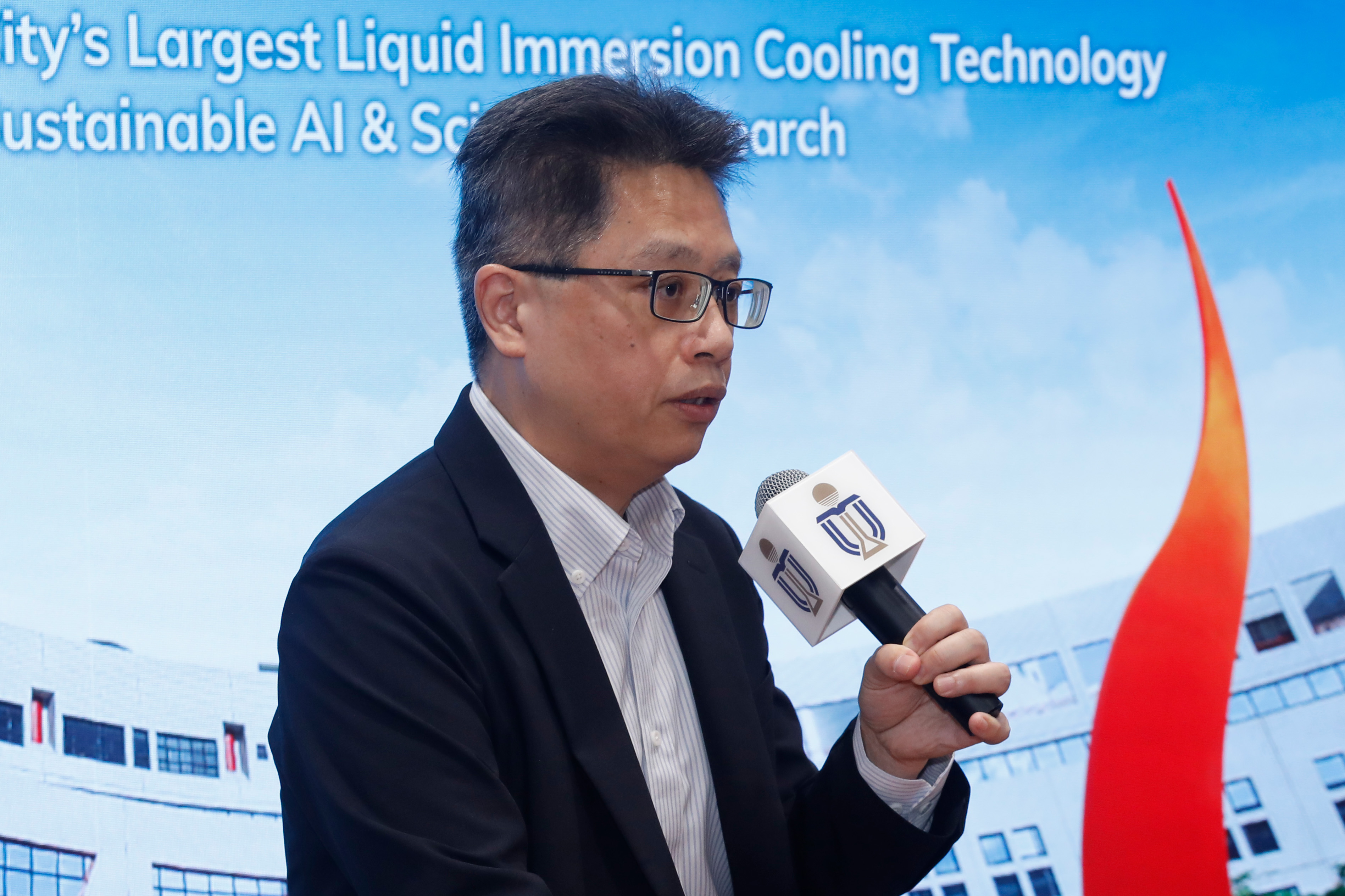 Dr. Samuel KWAN says that to achieve net-zero carbon emissions by 2045, the University plans to implement the new technology in the upcoming data center, further empowering HKUST researchers to accelerate their work while protecting the environment.