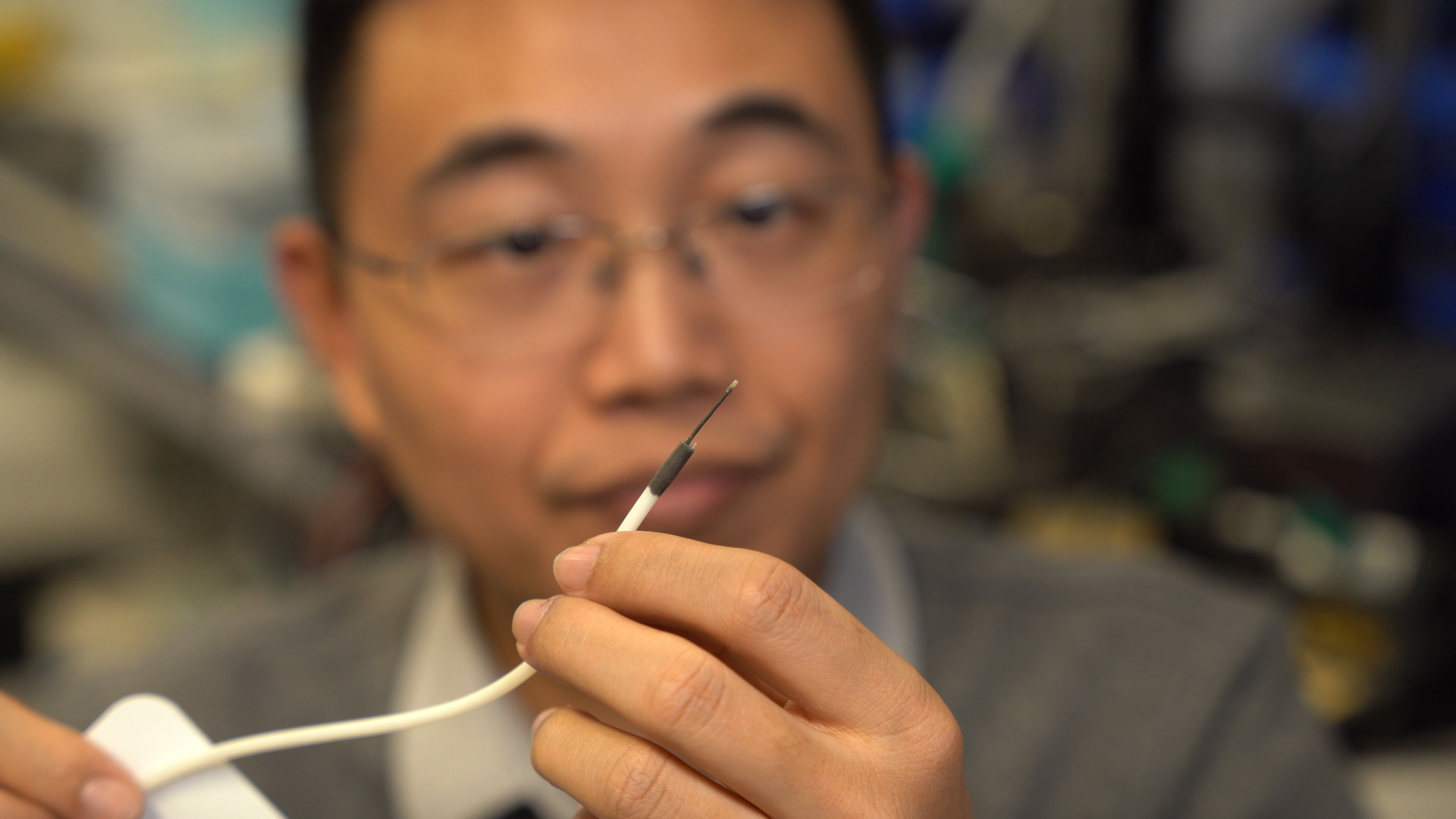 Researchers from the School of Engineering of HKUST develop the world’s smallest multifunctional biomedical robot which has a slim profile of just 0.95 mm. 
