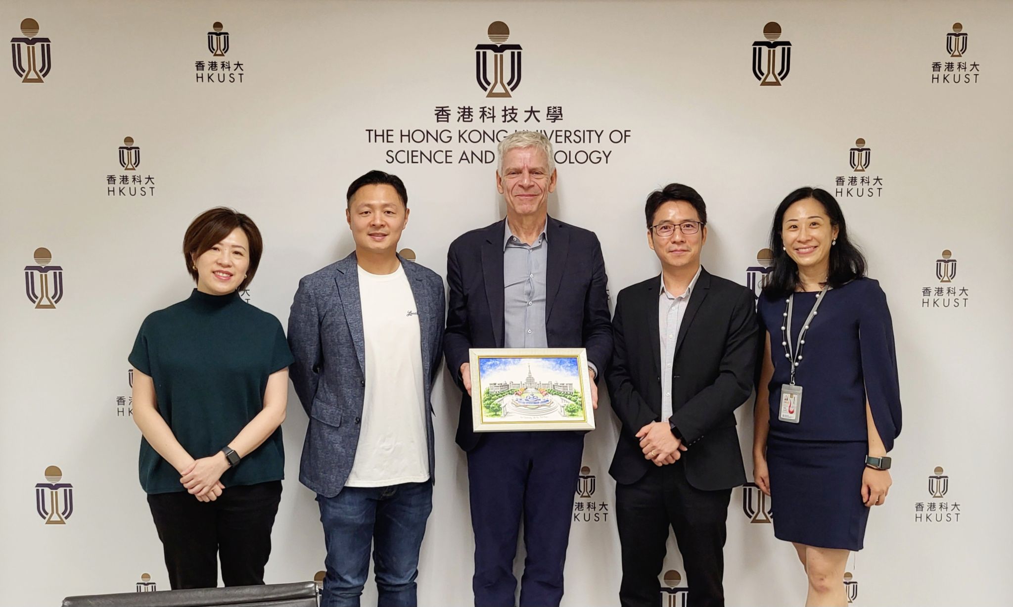 Group photo (from left): HKUST Head of Global Learning Ms. Euphemia CHOW; Prof. Sai Kit YEUNG from Division of Integrative Systems and Design, VinUniversity Vice Provost Prof. Laurent EL GHAOUI; Prof. Tuan Anh NGUYEN from Division of Life Science; HKUST Head of Global Engagement & Greater China Affairs Ms. Yvonne LI. 