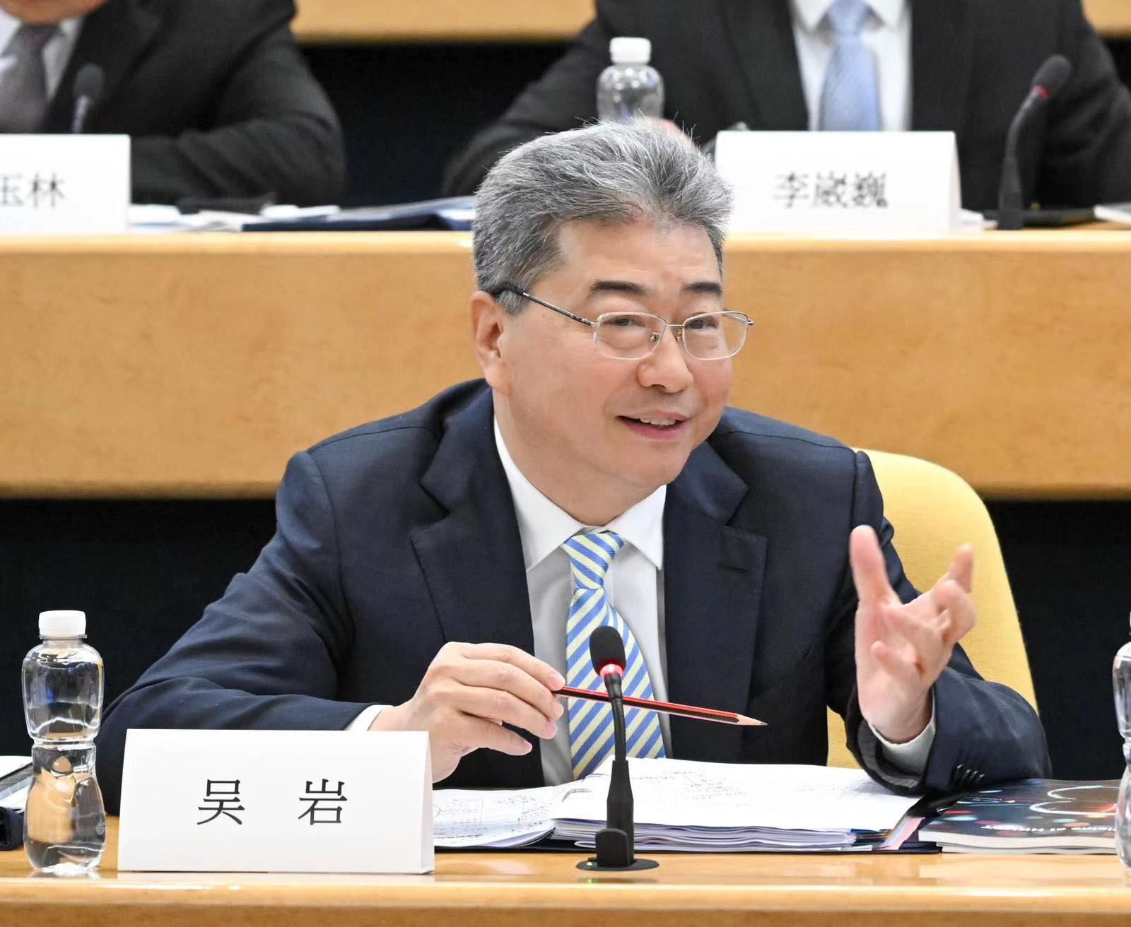 國家教育部副部長吳岩博士於座談會上發言。