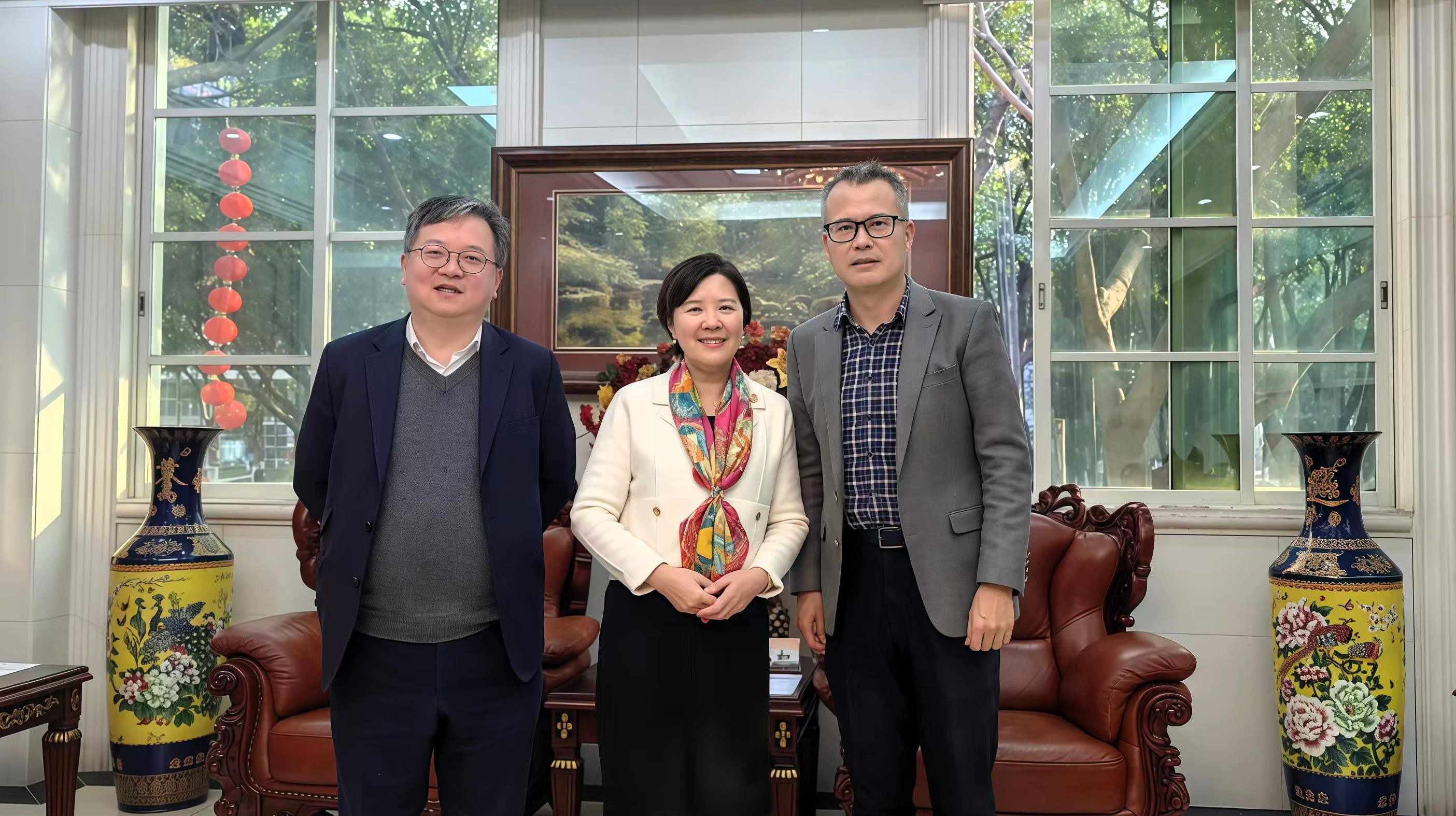 與南醫大黨委書記張玉潤交流座談