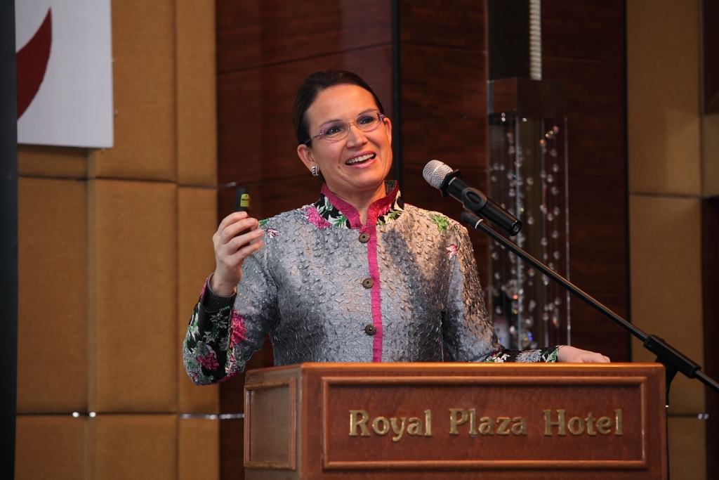 Umran Beba女士发表主题演讲。