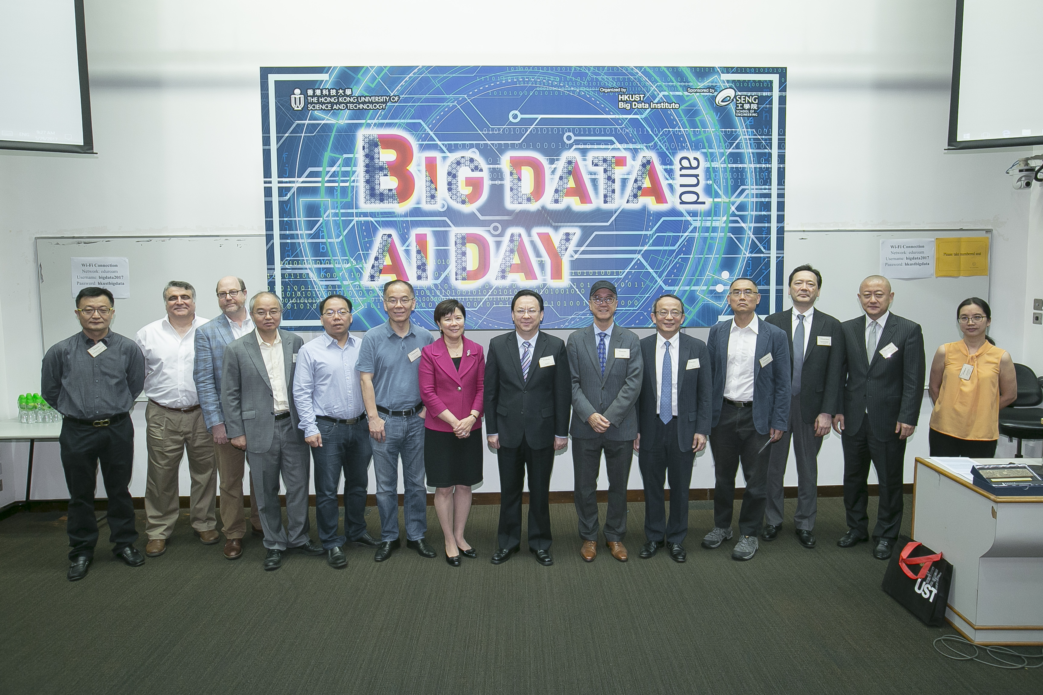 Dr. Tieniu Tan, Vice Minister of the Liaison Office of the Central People’s Government in HKSAR (7th from right), HKUST President Prof Tony F Chan (6th from right), Vice-President for Research and Graduate Studies Prof Nancy Ip (7th from left), Dean of Engineering Prof.Tim Cheng (5th from right), Prof Qiang Yang, Head of the Department of Computer Science & Engineering and Director of the Big Data Institute (4th from right), with world-class academic and industry leaders in Big Data and AI fields, and HKUST