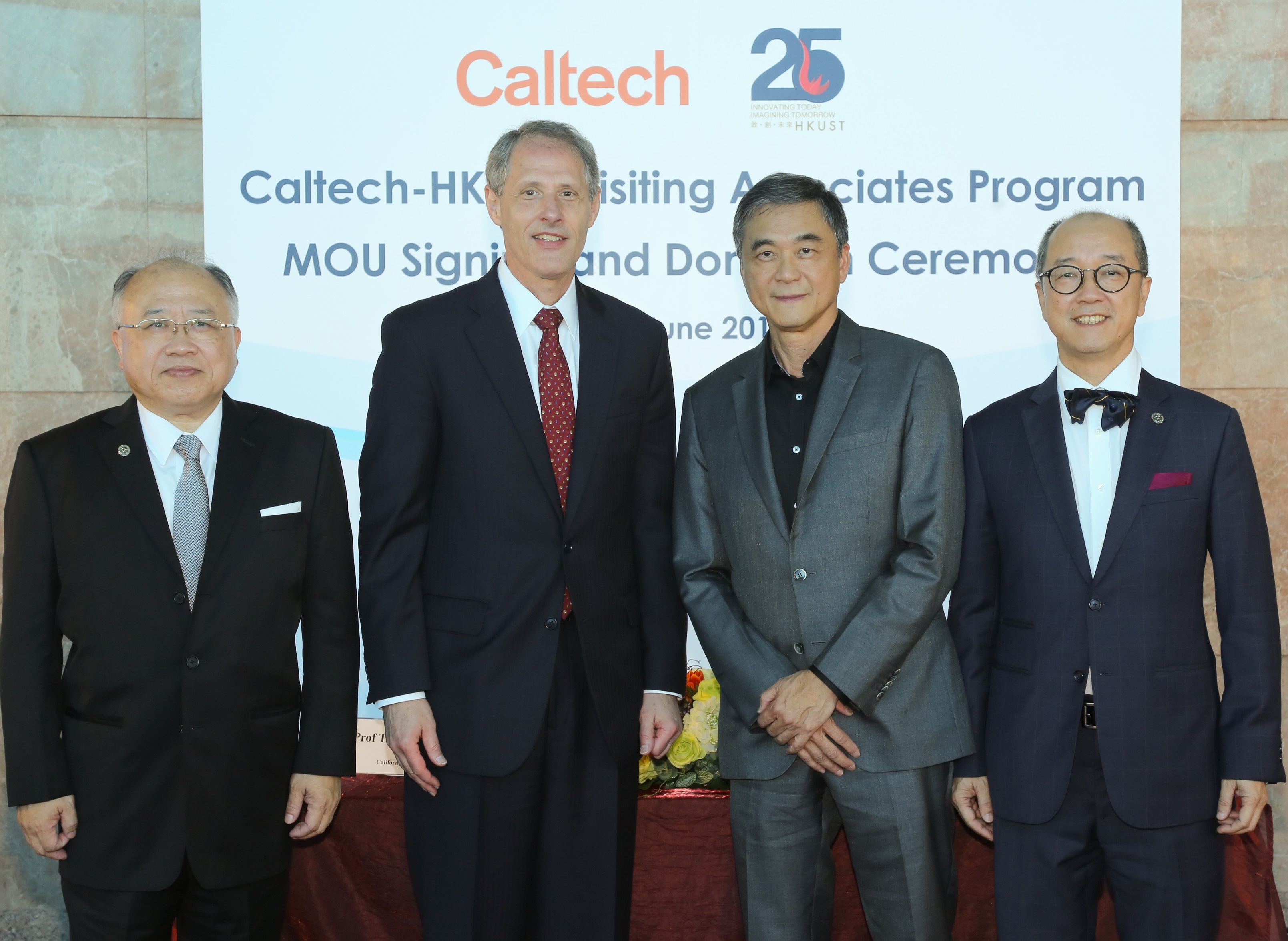  (左起) 香港科技大学校董会主席廖长城先生、Thomas F Rosenbaum教授、柯万柯先生及陈繁昌教授。