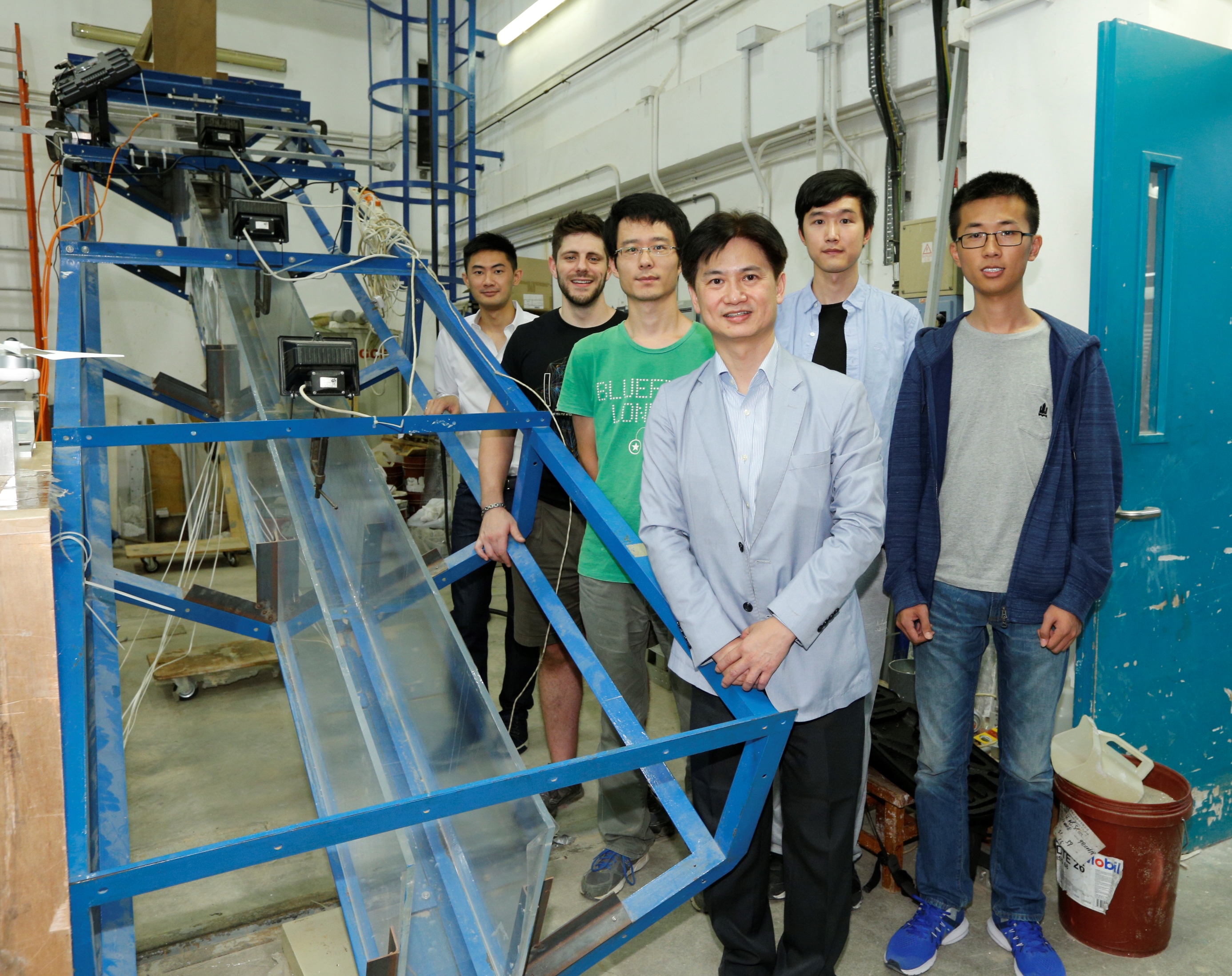  Prof Charles Ng (Front left)’s research team