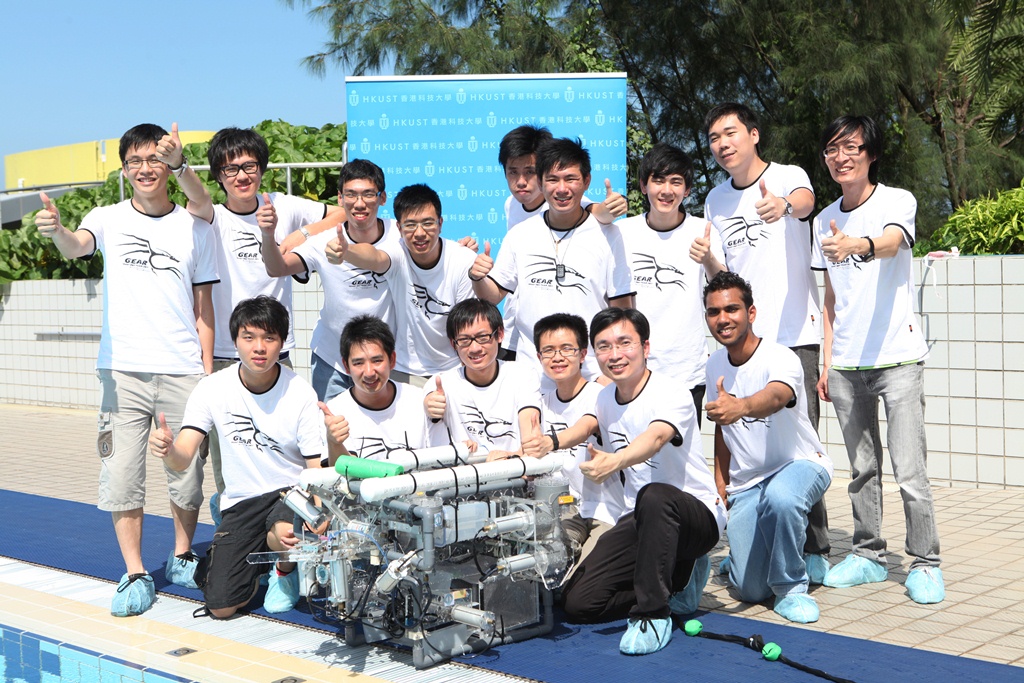  Prof. Tim Woo of School of Engineering (second from right in front row) and the "GEAR" team of HKUST.