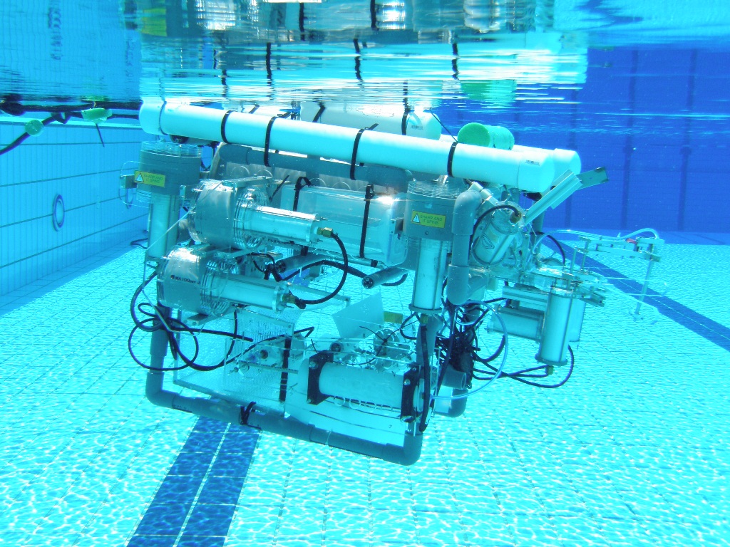  Sophisticated robot designed by HKUST students winning Design Elegance Award at the International ROV Competition.