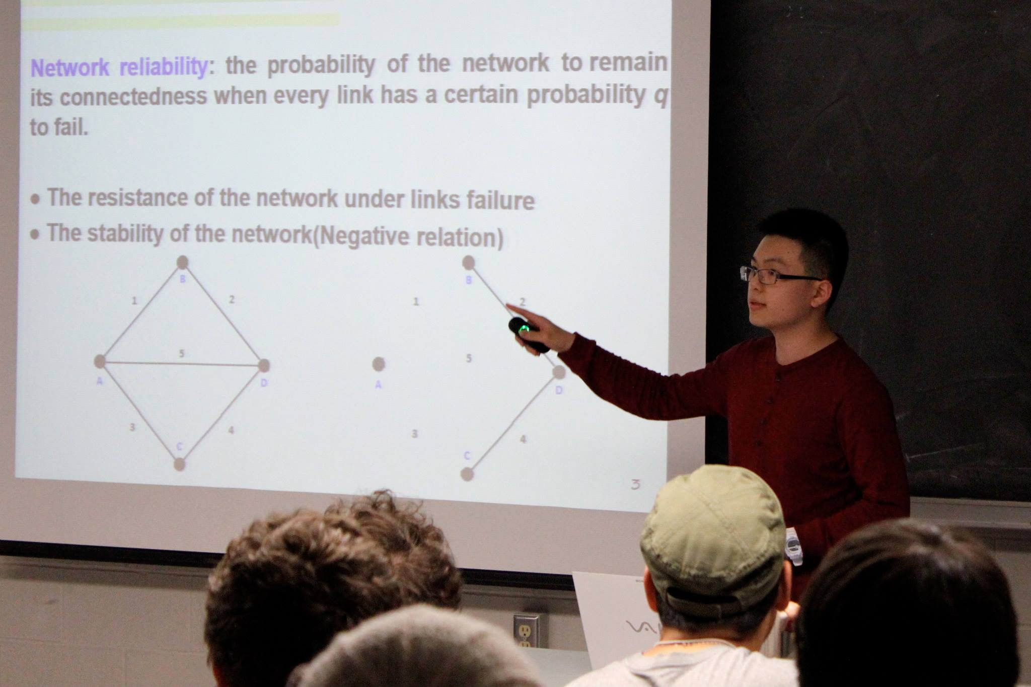  UROP student, Vctor Lam is presenting his research findings in a classroom