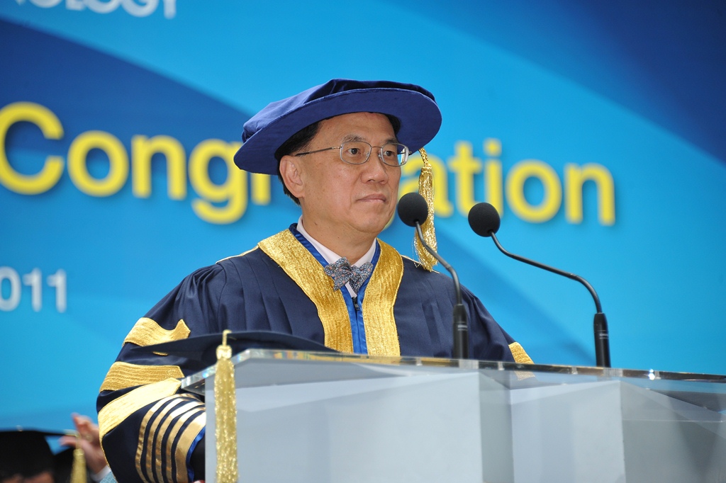  HKUST Chancellor the Hon Donald Tsang presides over the Congregation.