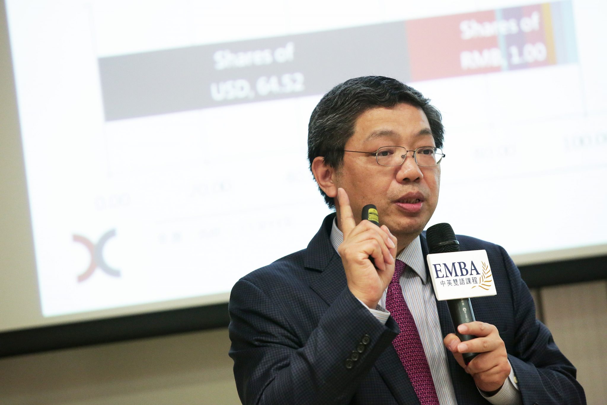  Prof Ba Shusong presented a gripping lecture on renminbi globalization and renminbi-denominated assets allocation for the HKUST EMBA for Chinese Executives Program.
