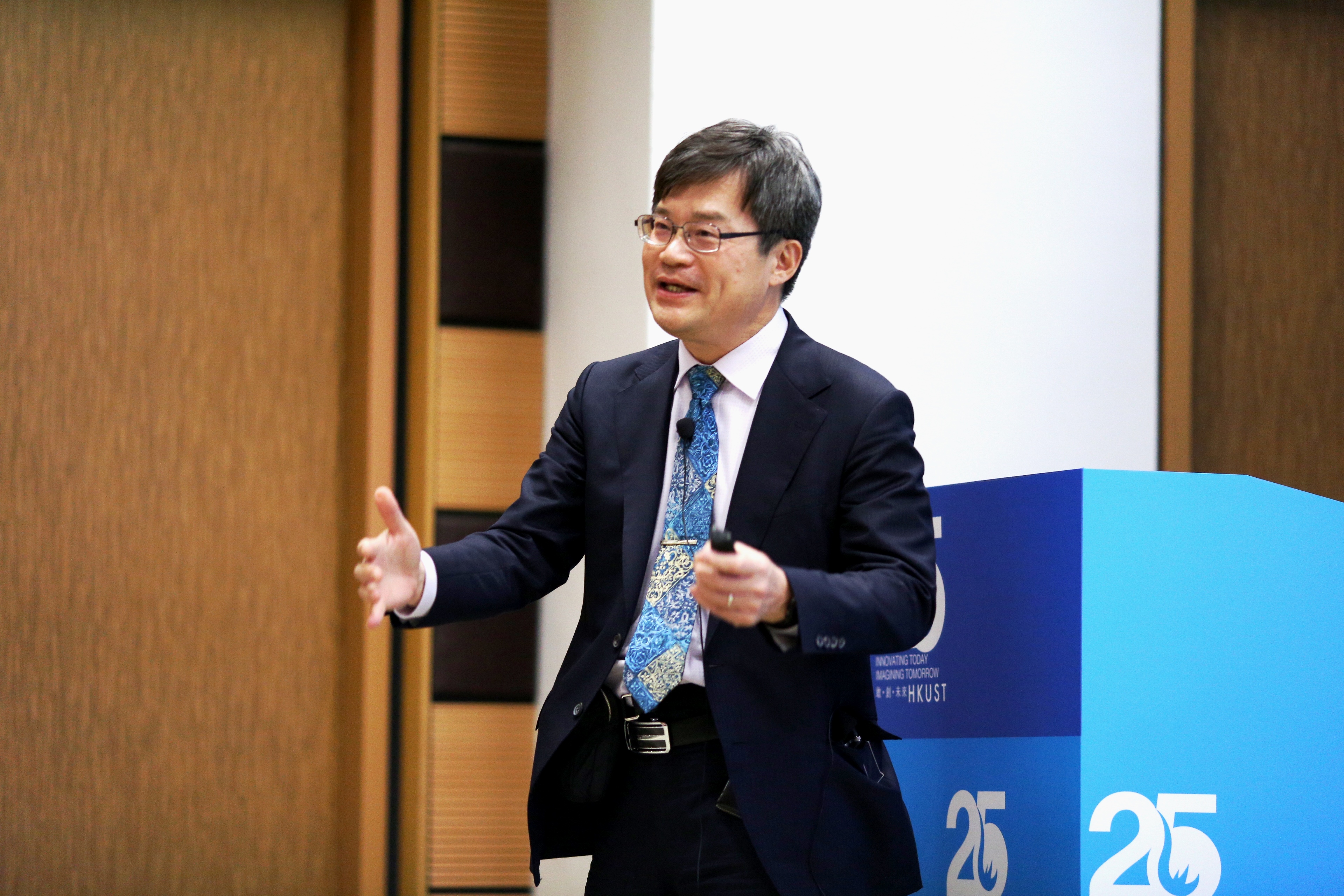  Professor Hiroshi Amano shared his insights on “Lighting the Earth with LEDs”