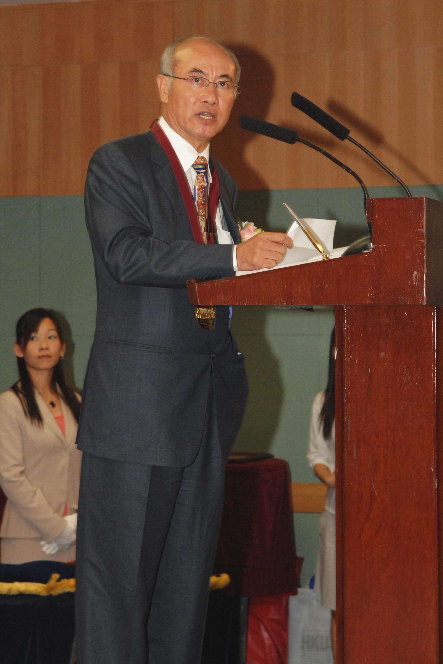 陳萬雄博士	