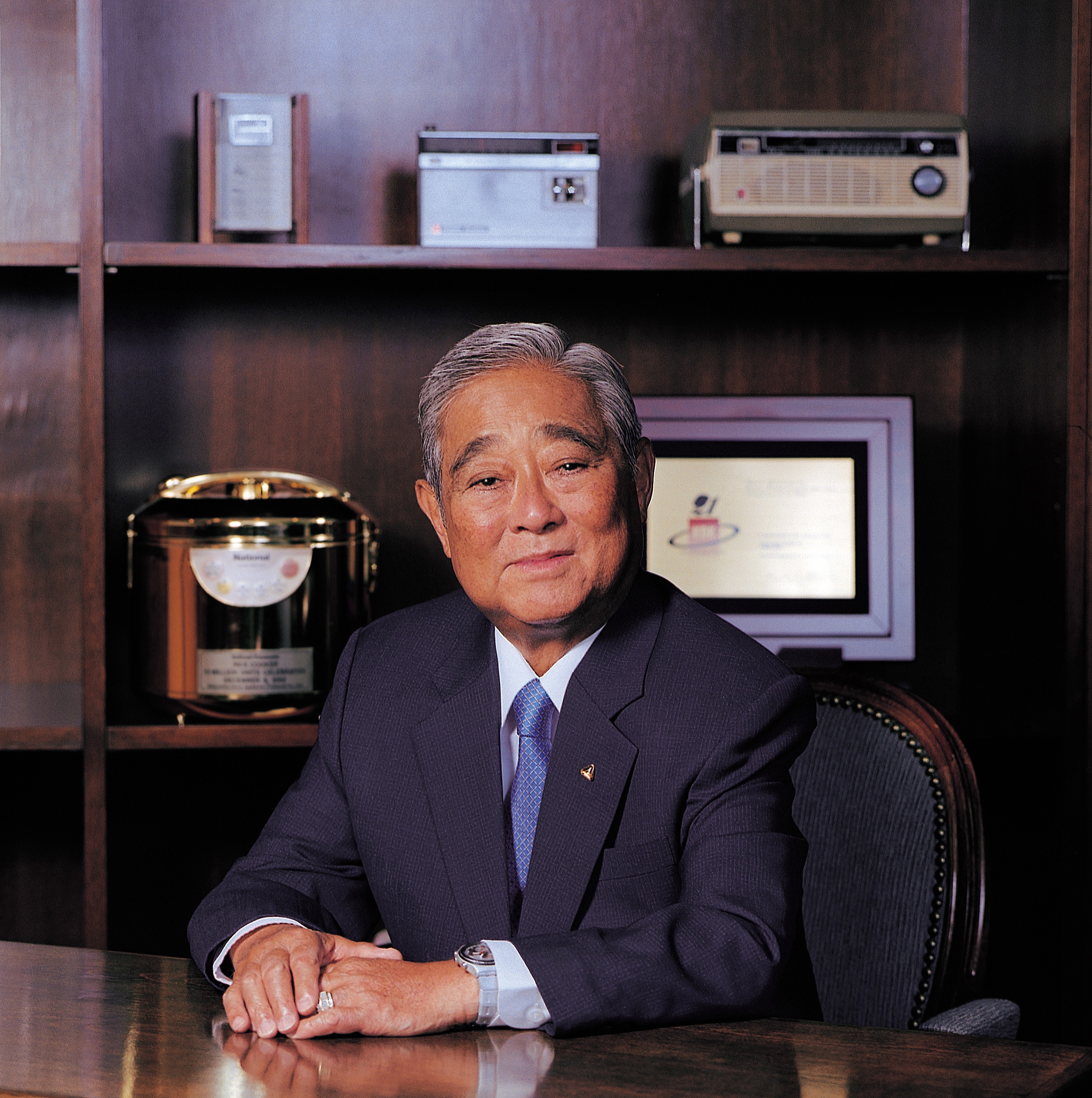蒙民伟博士	