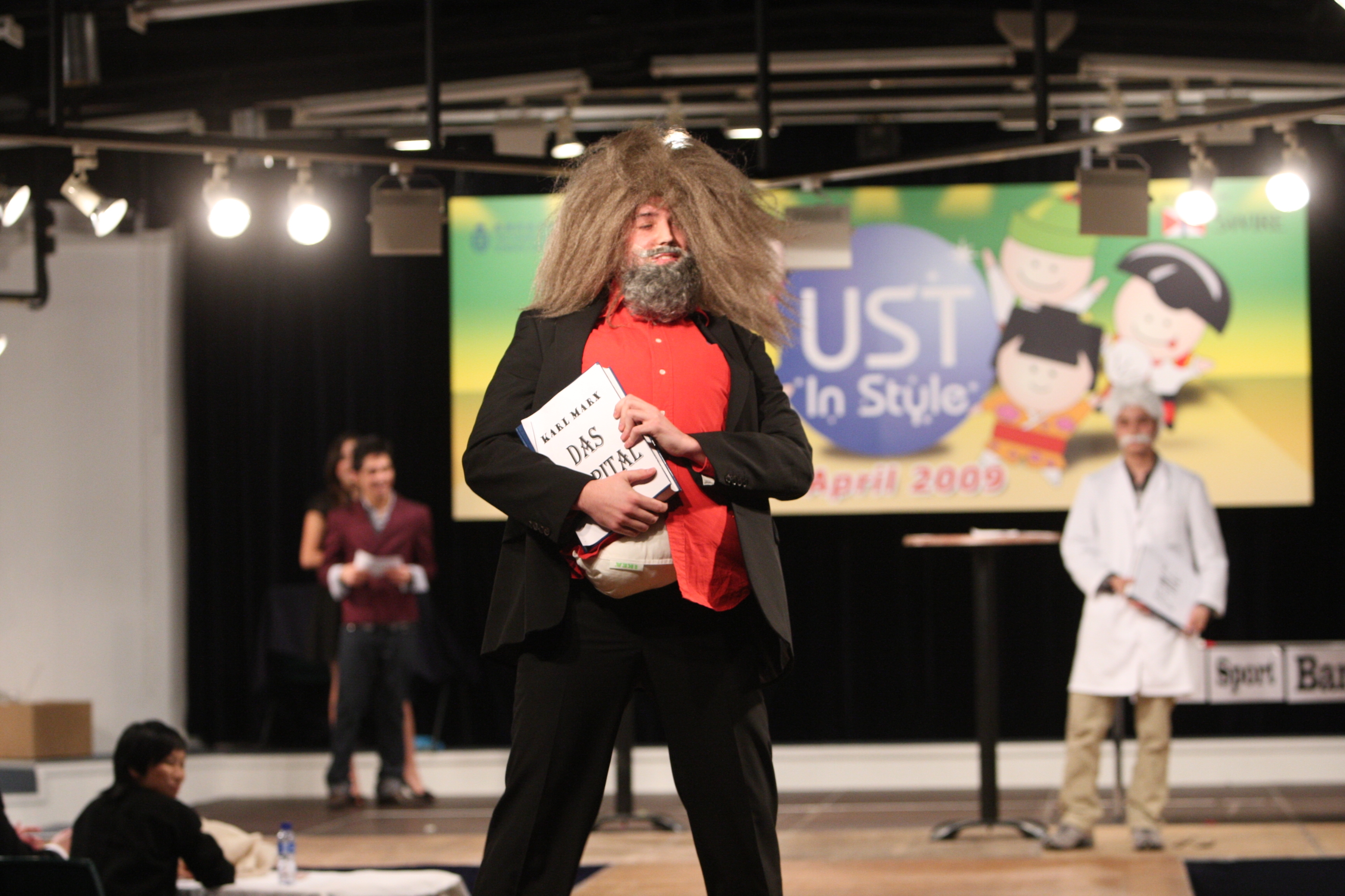  马 克 斯 莅 临 科 大