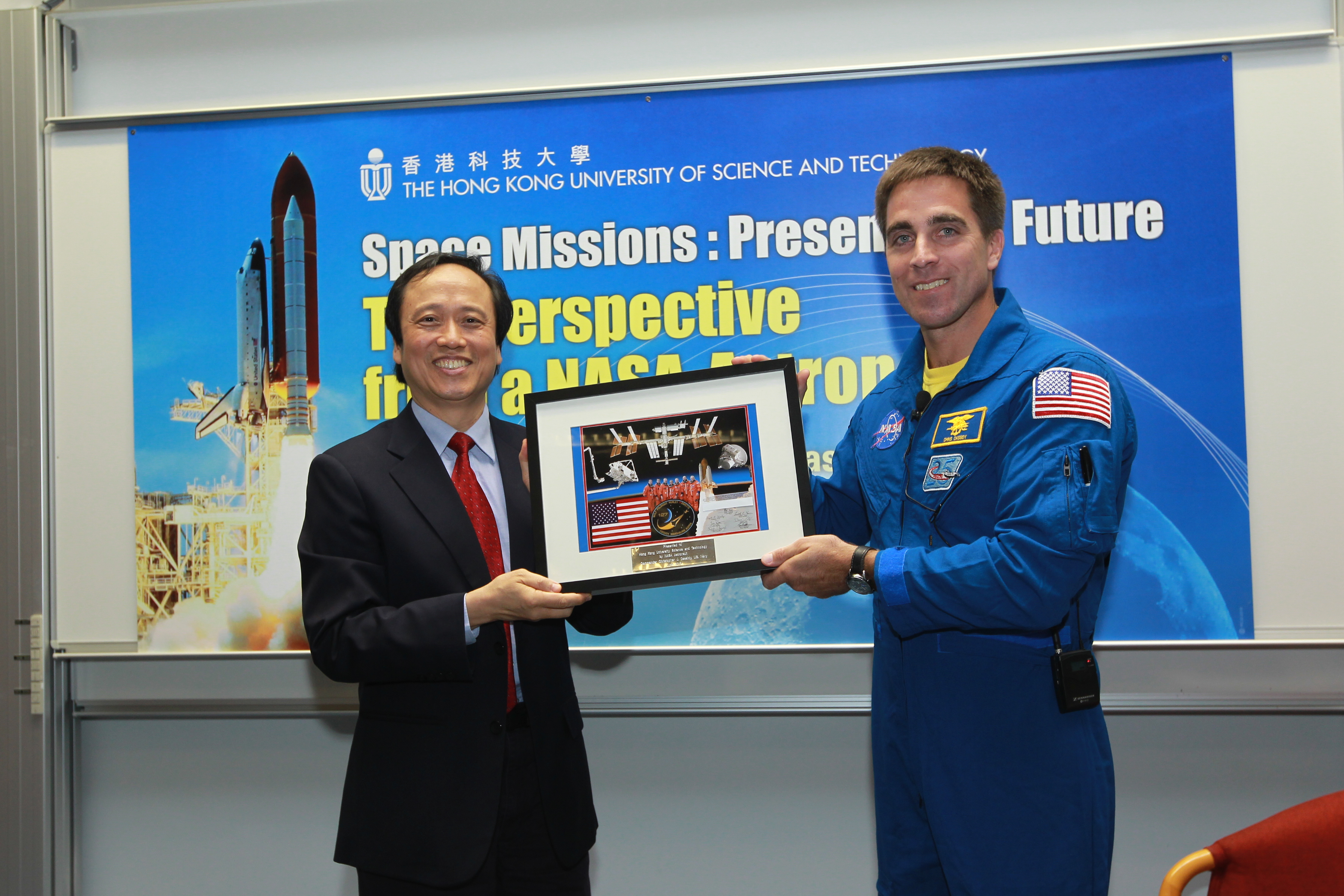  Commander Cassidy (right) presents a NASA souvenir to Acting President Prof SY Cheng