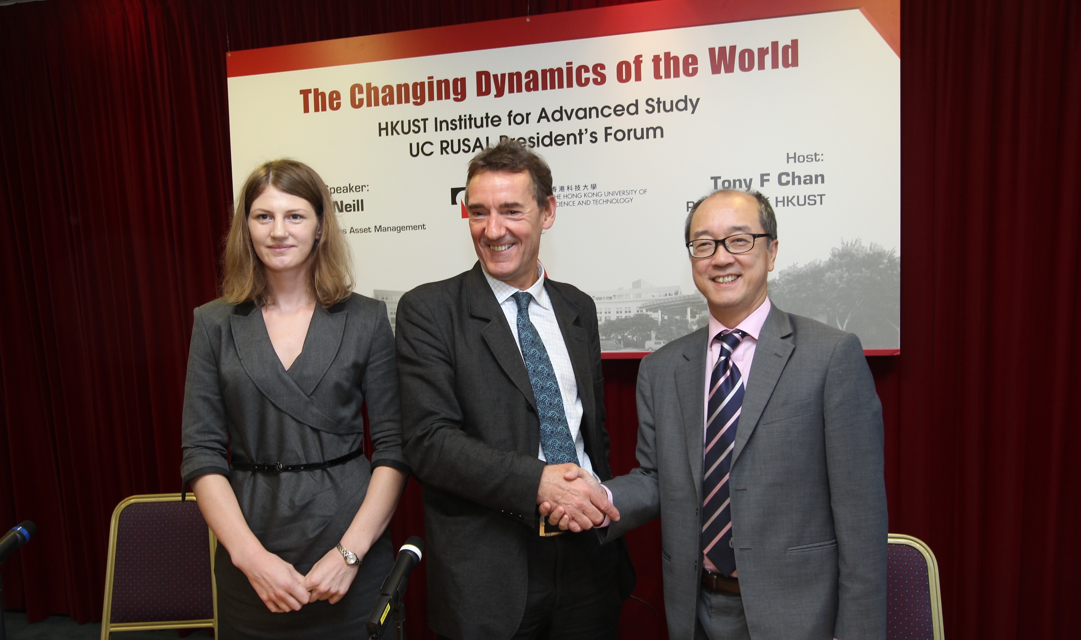 （右起）陳繁昌校長、吉姆․奧尼爾博士與俄鋁Ms. Elena Morenko出席新聞簡佈會