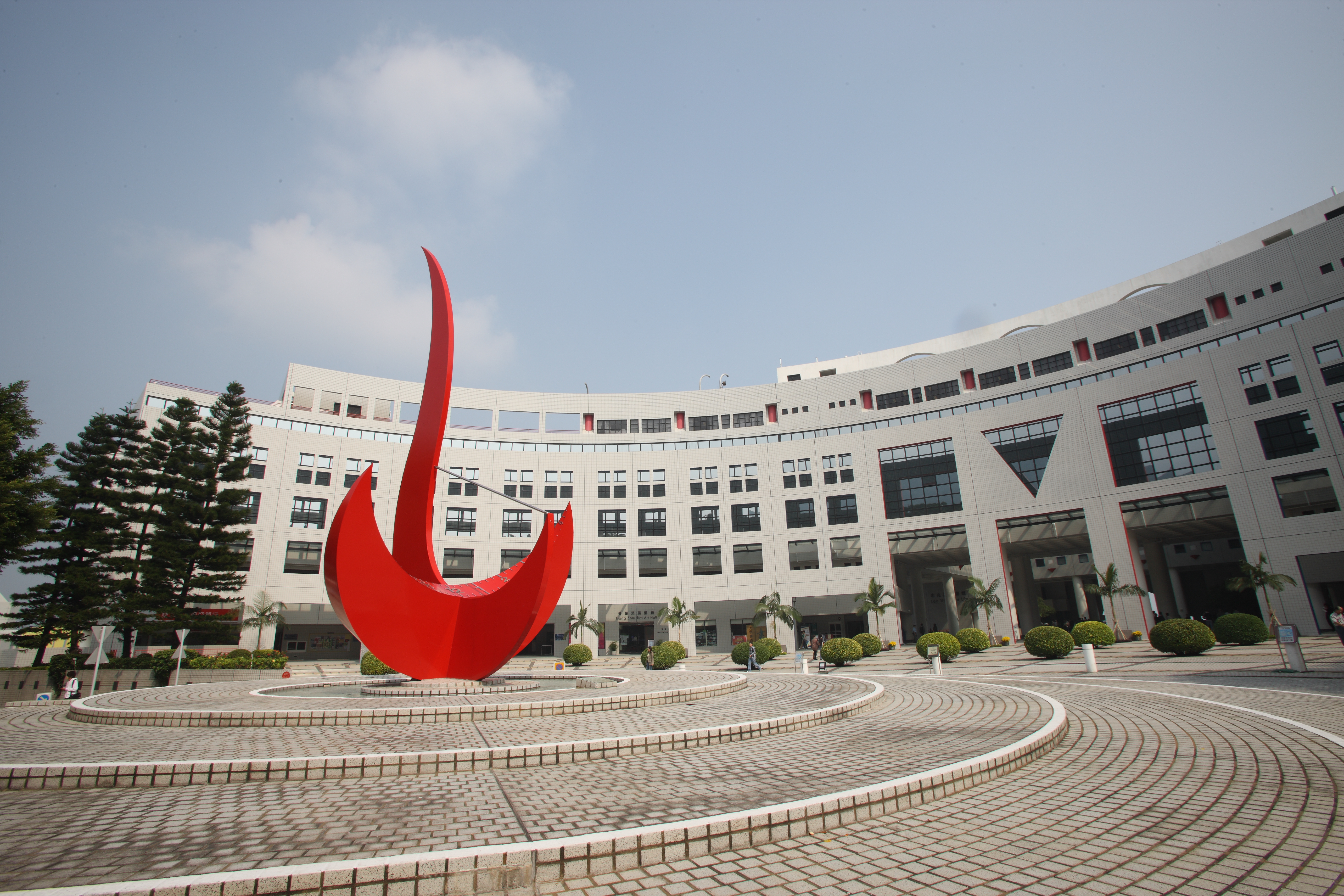 在 《 QS 全 球 大 學 分 科 排 名 》 中 ， 科 大 理 學 院 化 學 位 列 全 球 第 11 位 ， 而 工 學 院 五 大 領 域 更 全 部 躋 身 世 界 20 位 內 。	