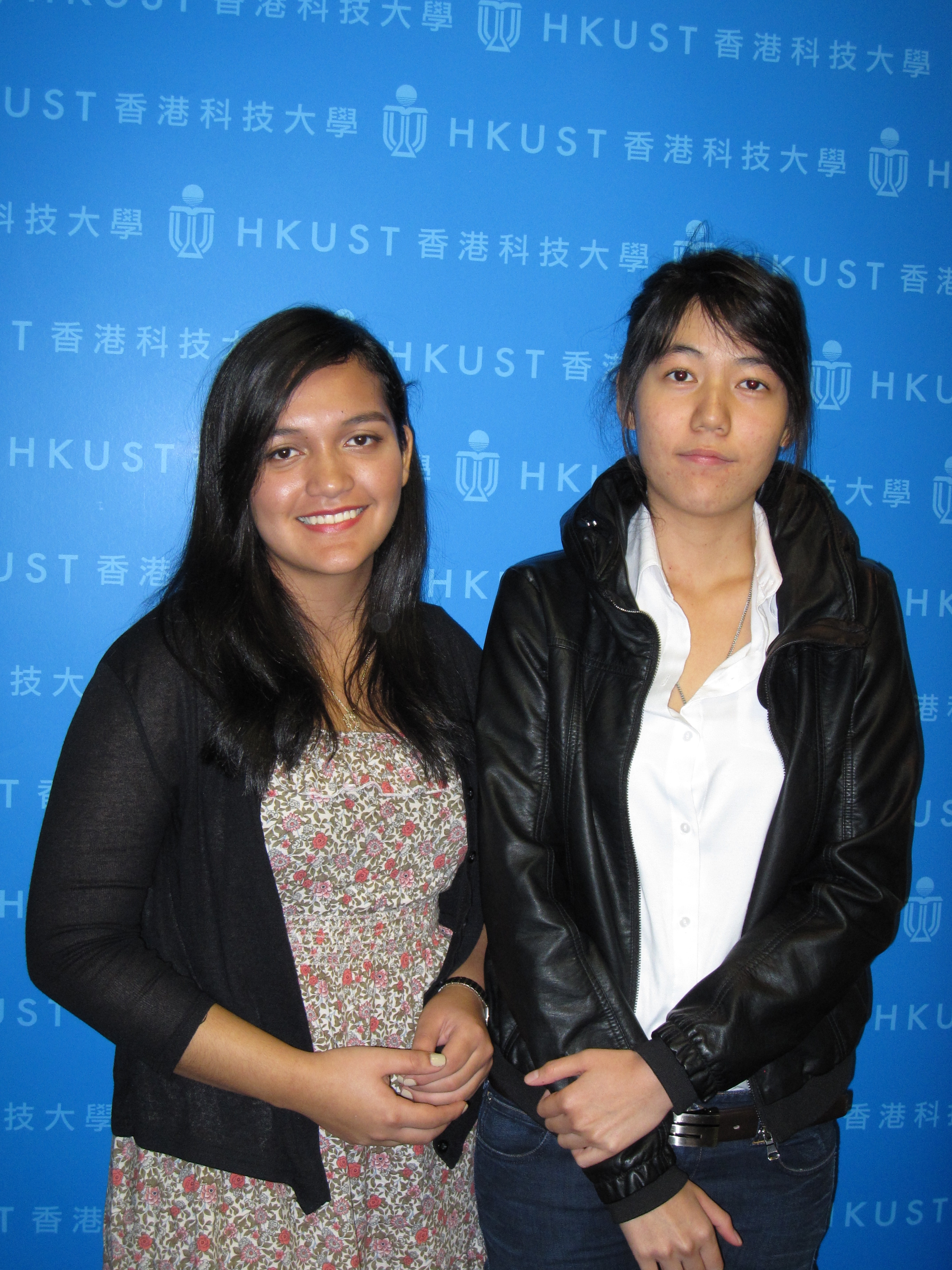 科 大 吸 引 全 球 优 秀 学 生 ﹕ 图 为 萨 尔 瓦 多 状 元 Carolina Garcia （左） 及 取 得 香 港 特 区 政 府 奖 学 金 ﹑ 来 自 泰 国 的 Nitcharee Nittnavakorn 。