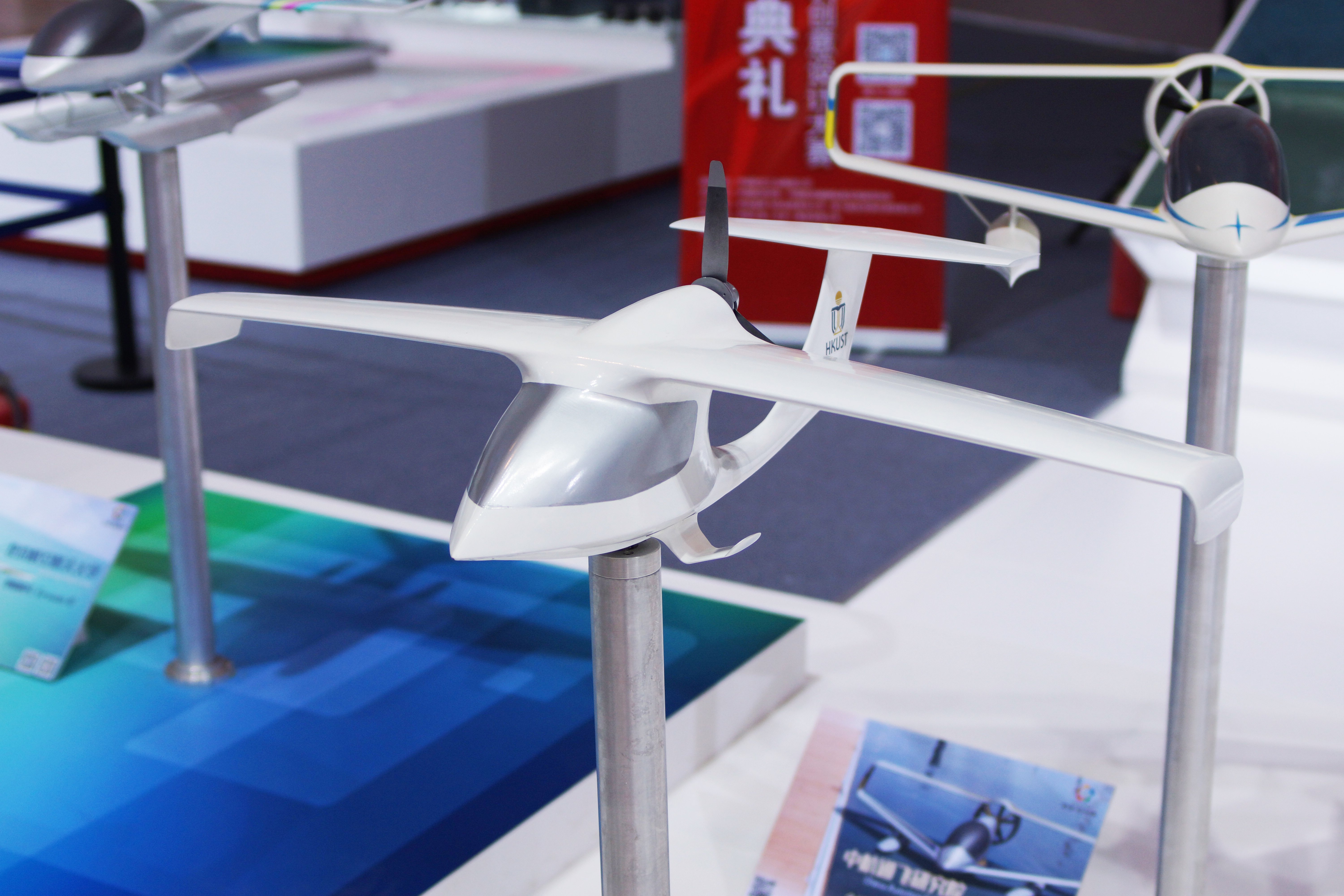  A 1:10 model of “Soaring Dragon”.