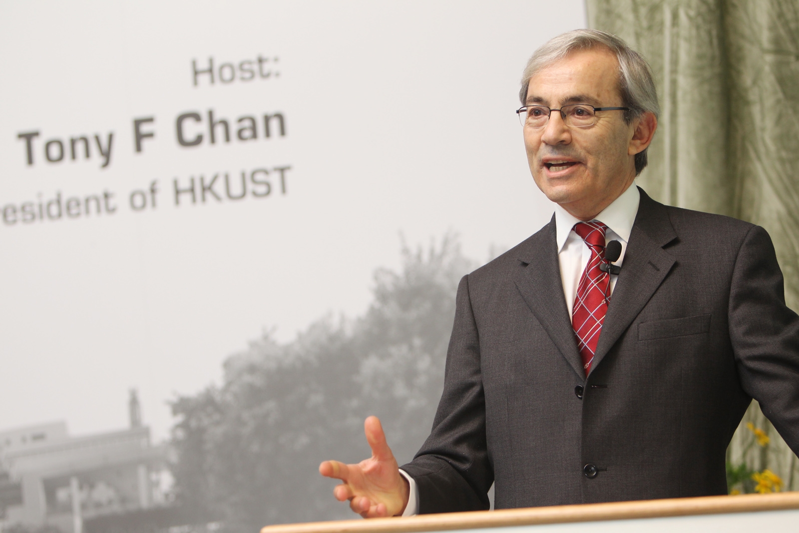  Prof Pissarides addressing the audience