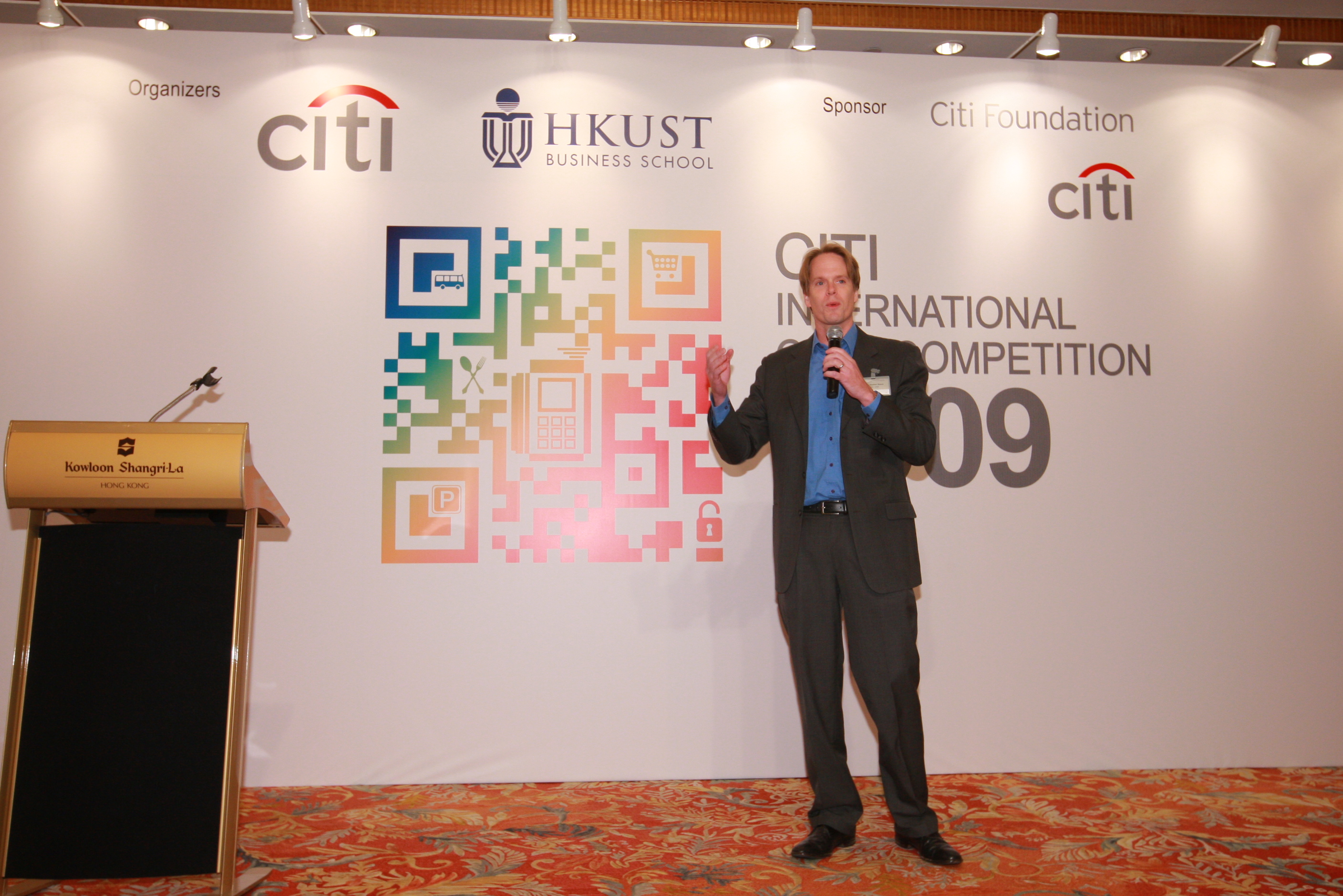  花旗集團國際案例分析比賽主席評判利晨教授。